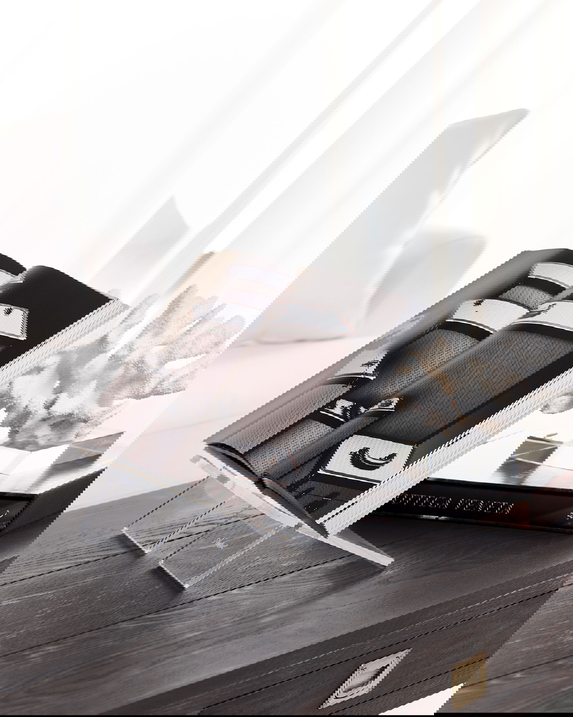 Bokstöd transparent stående