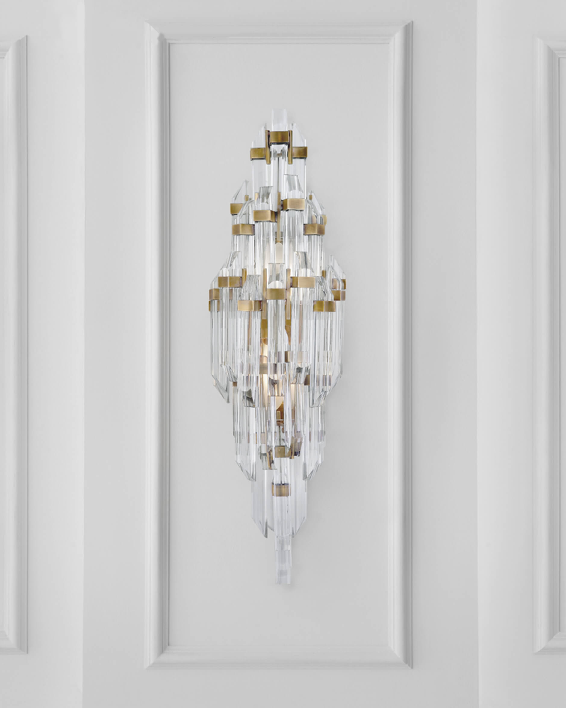 Adele vägglampa antik mässing