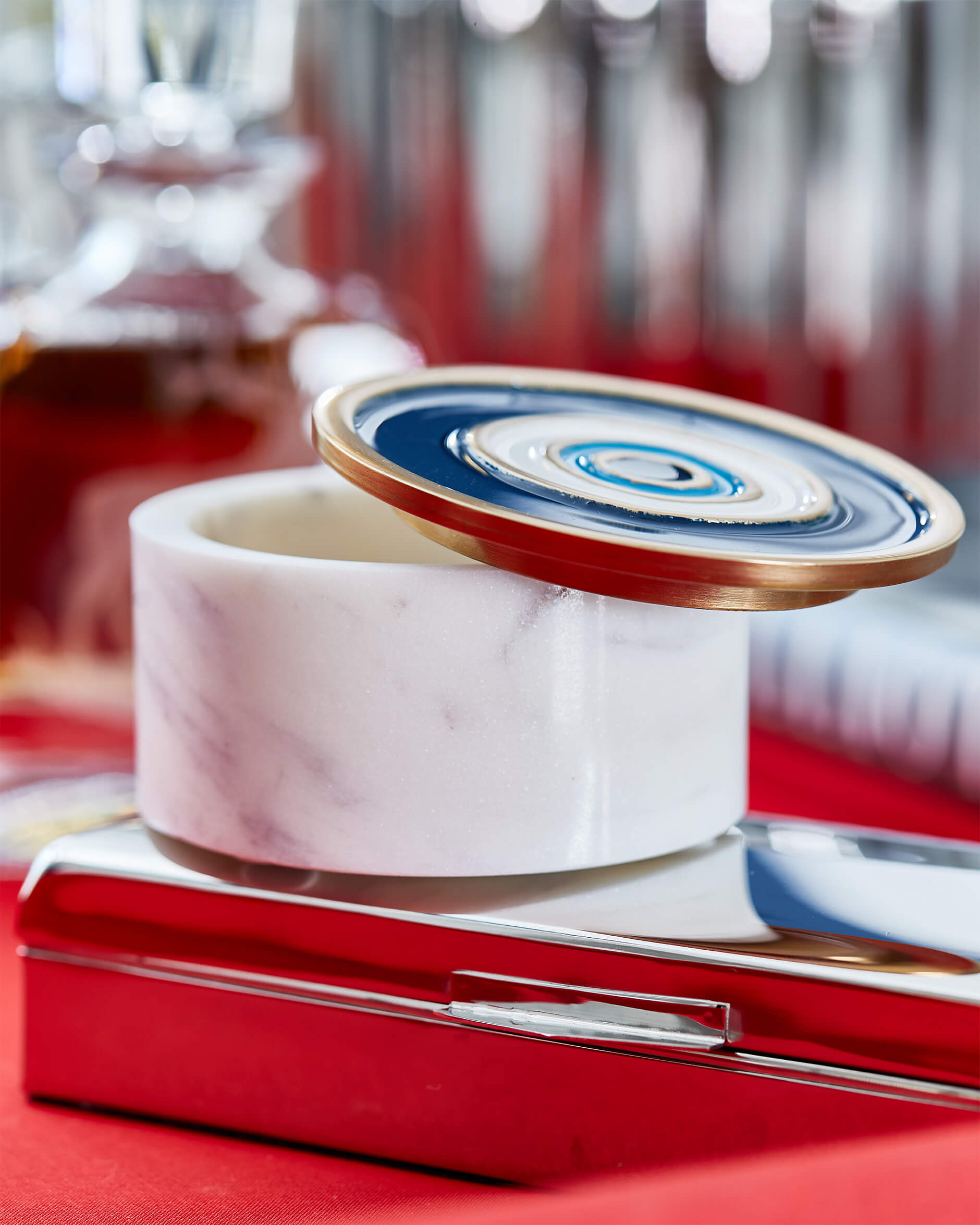 Savigné ask marmor vit