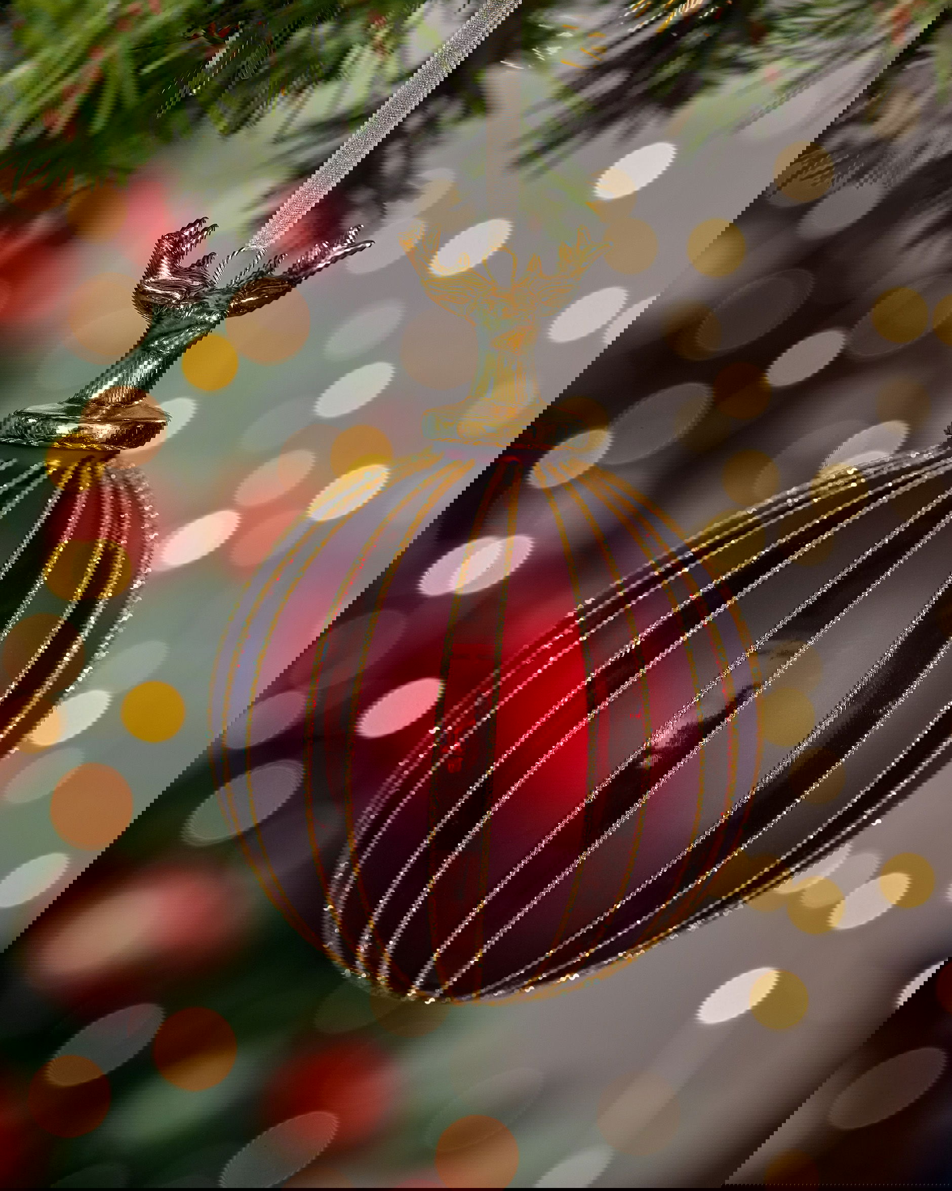 Kingly Stag Bauble Red 10cm