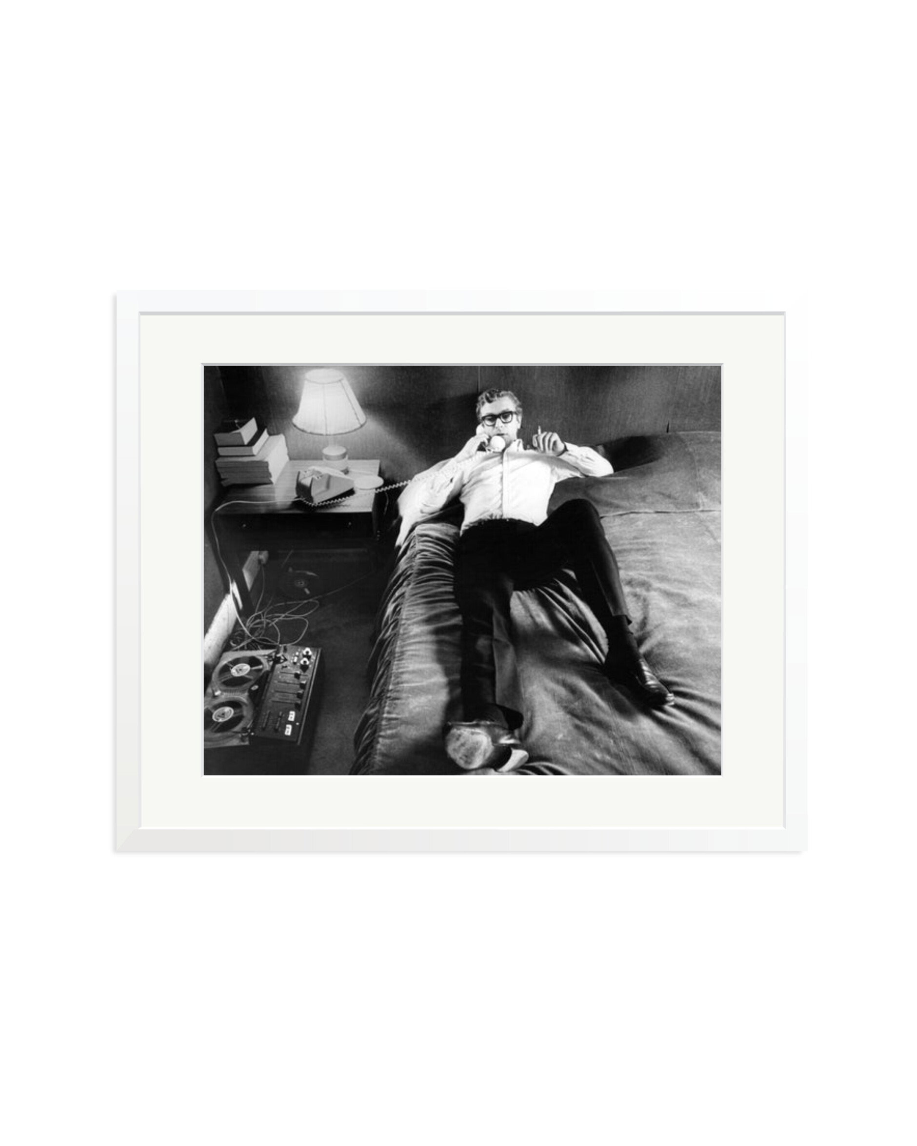 Caine on the phone White / XL