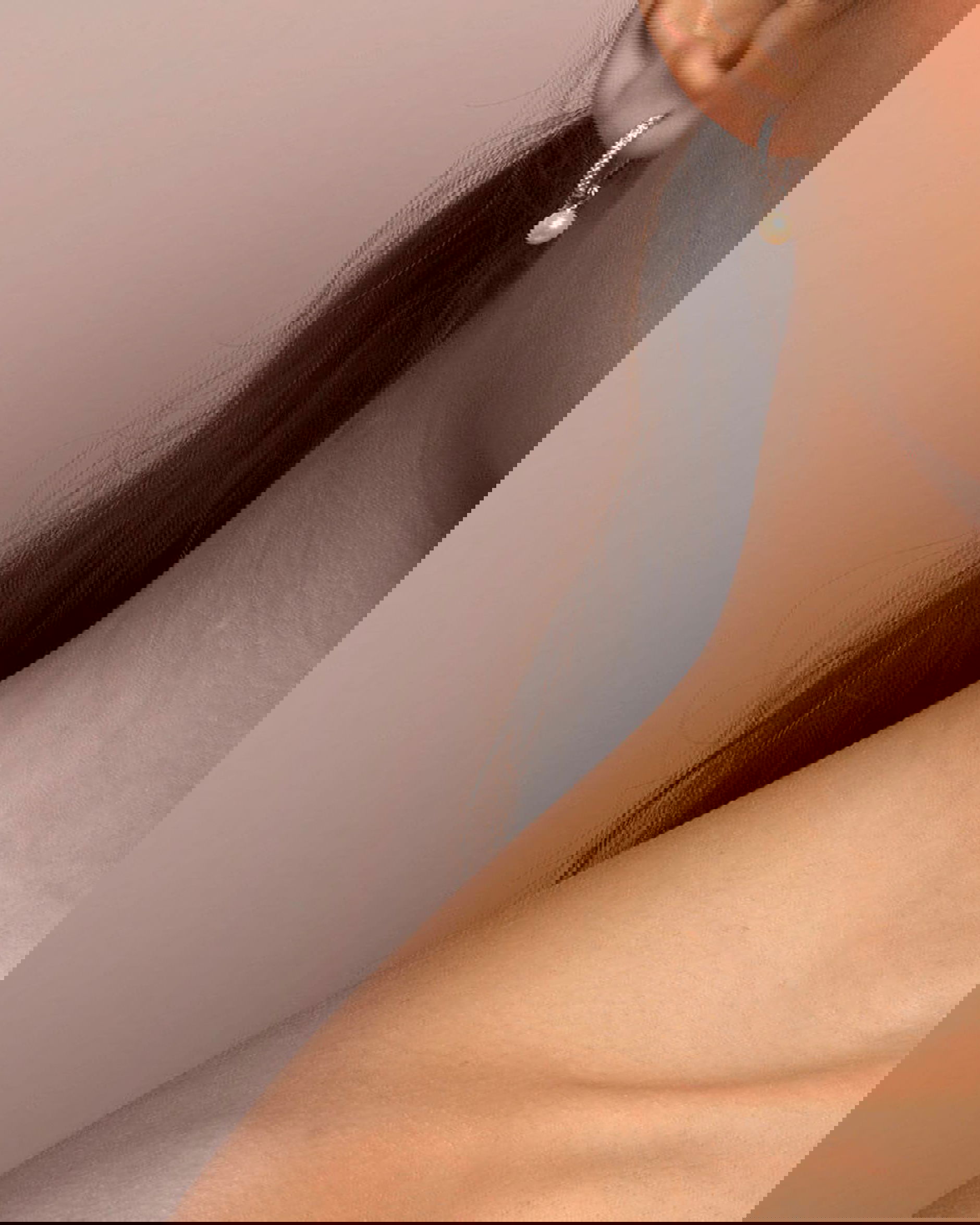 Petite Kennedy hoops örhängen ivory pearl