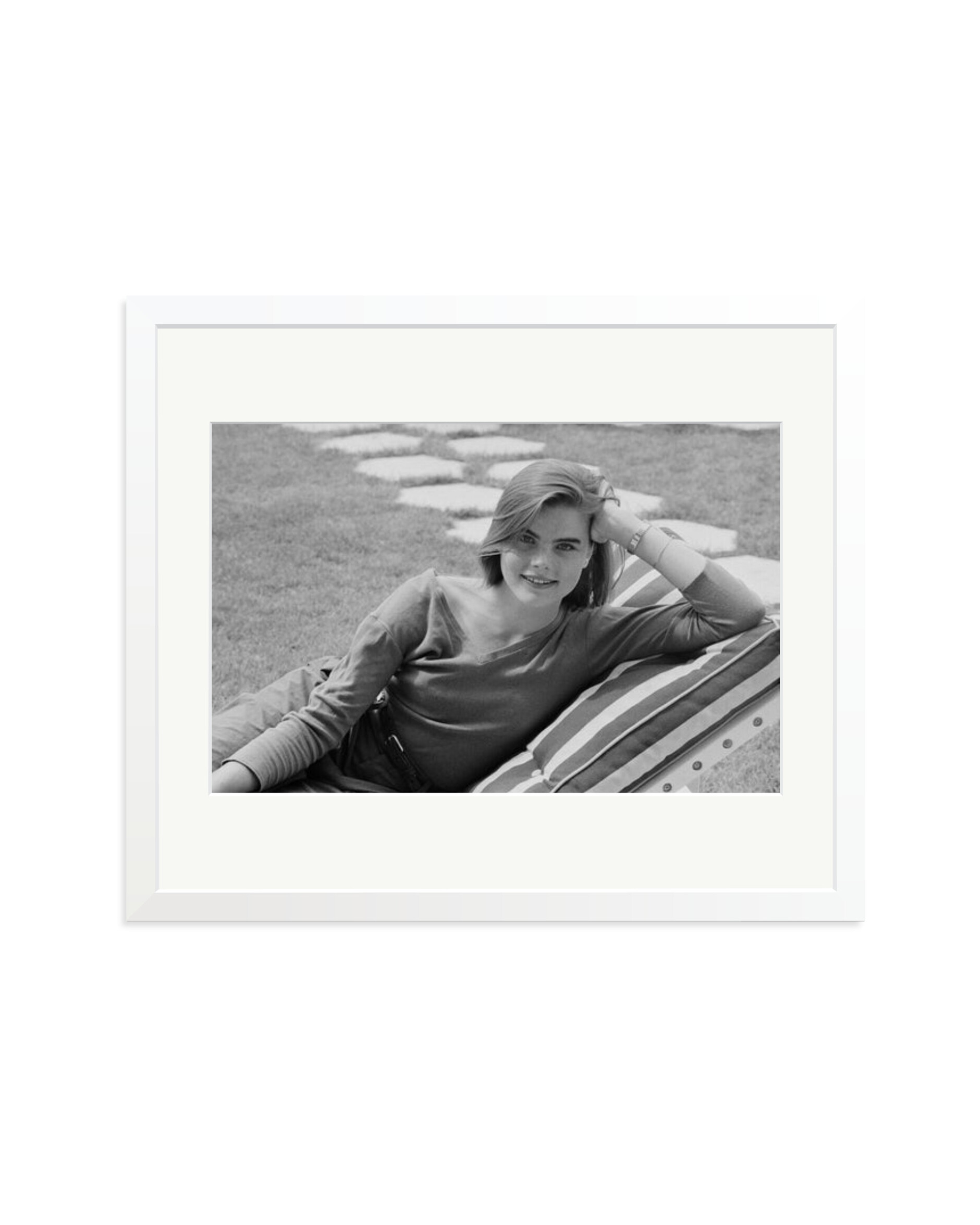 Mariel Hemingway White / Large
