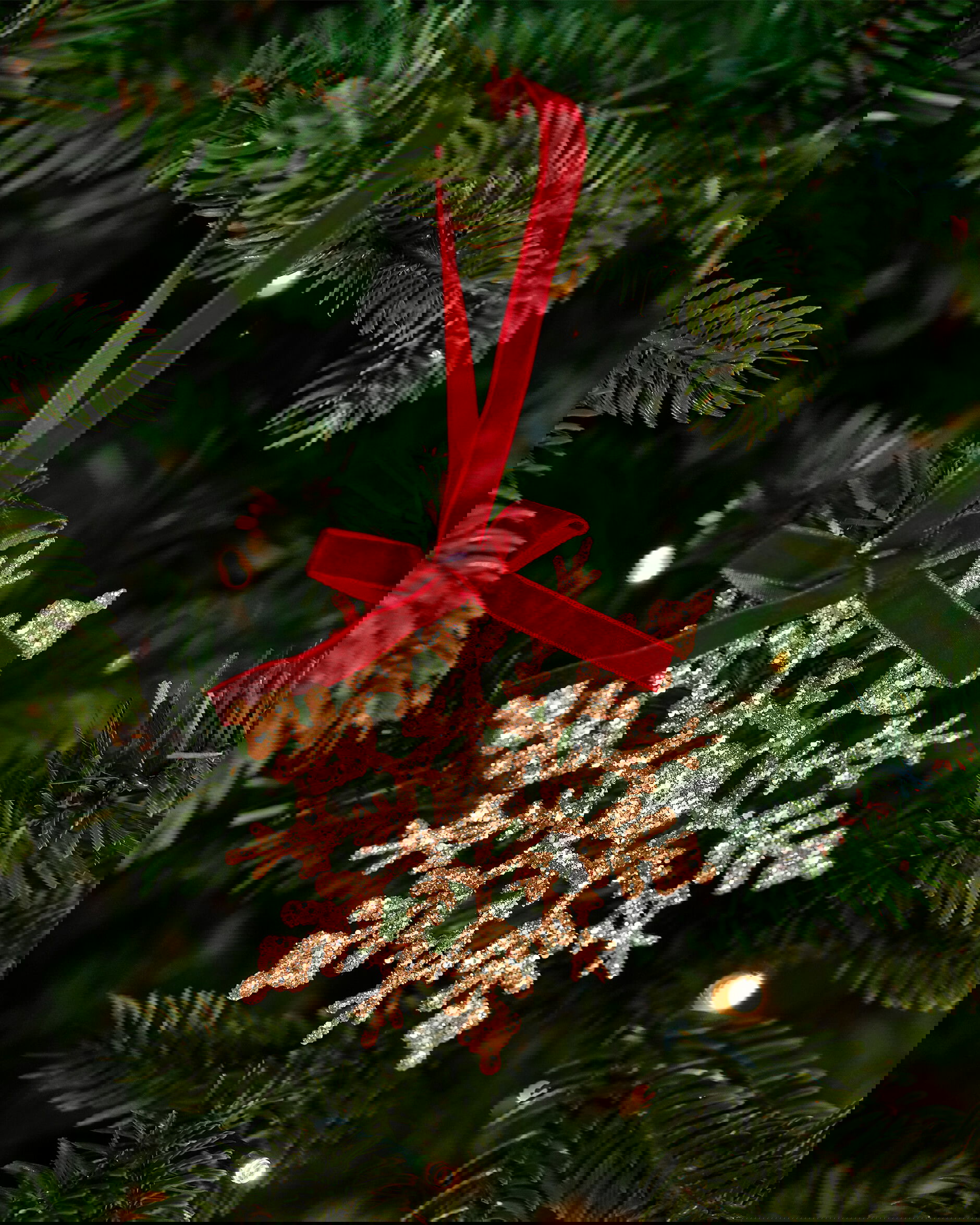 Joulukoriste Weston-lumihiutale, kulta/punainen