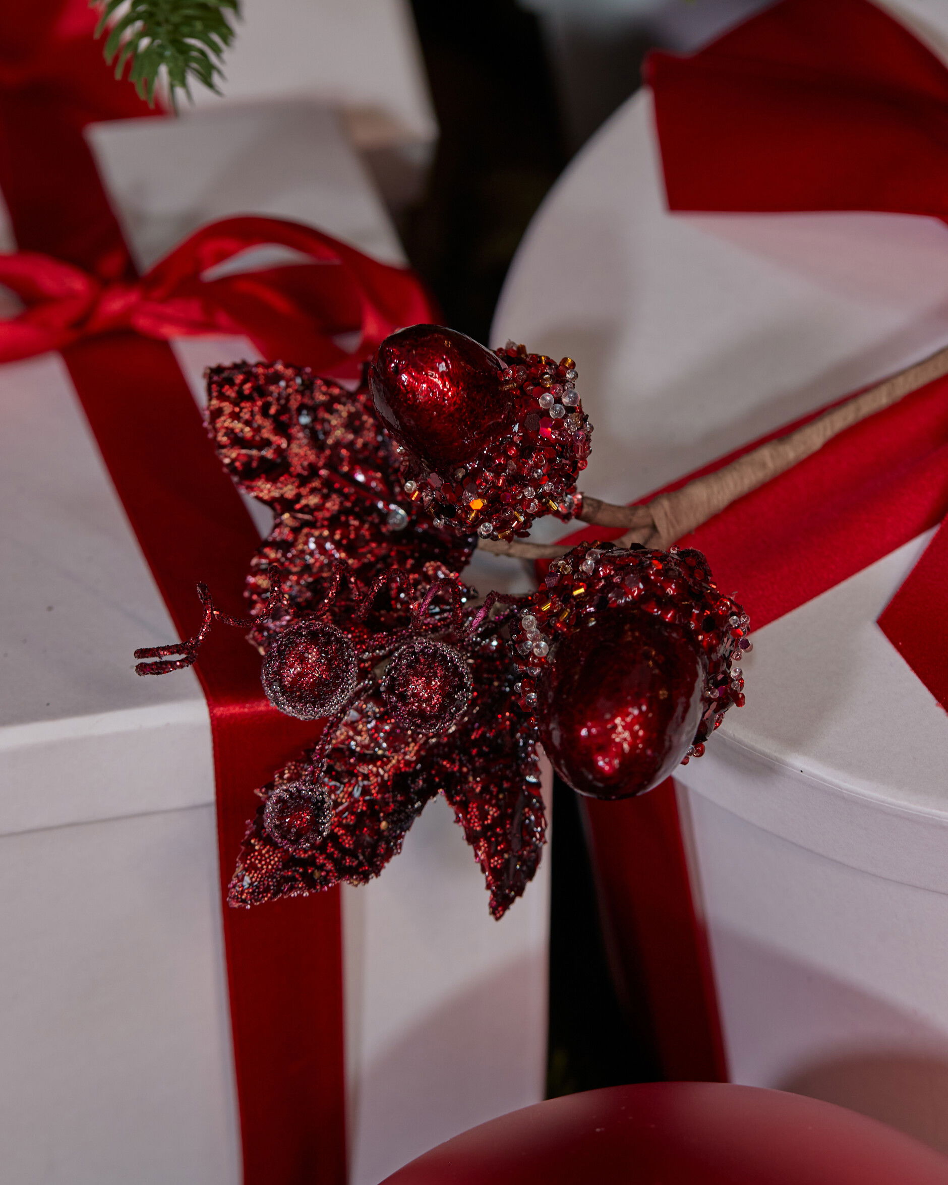 Acorn dekorationskvist vinröd