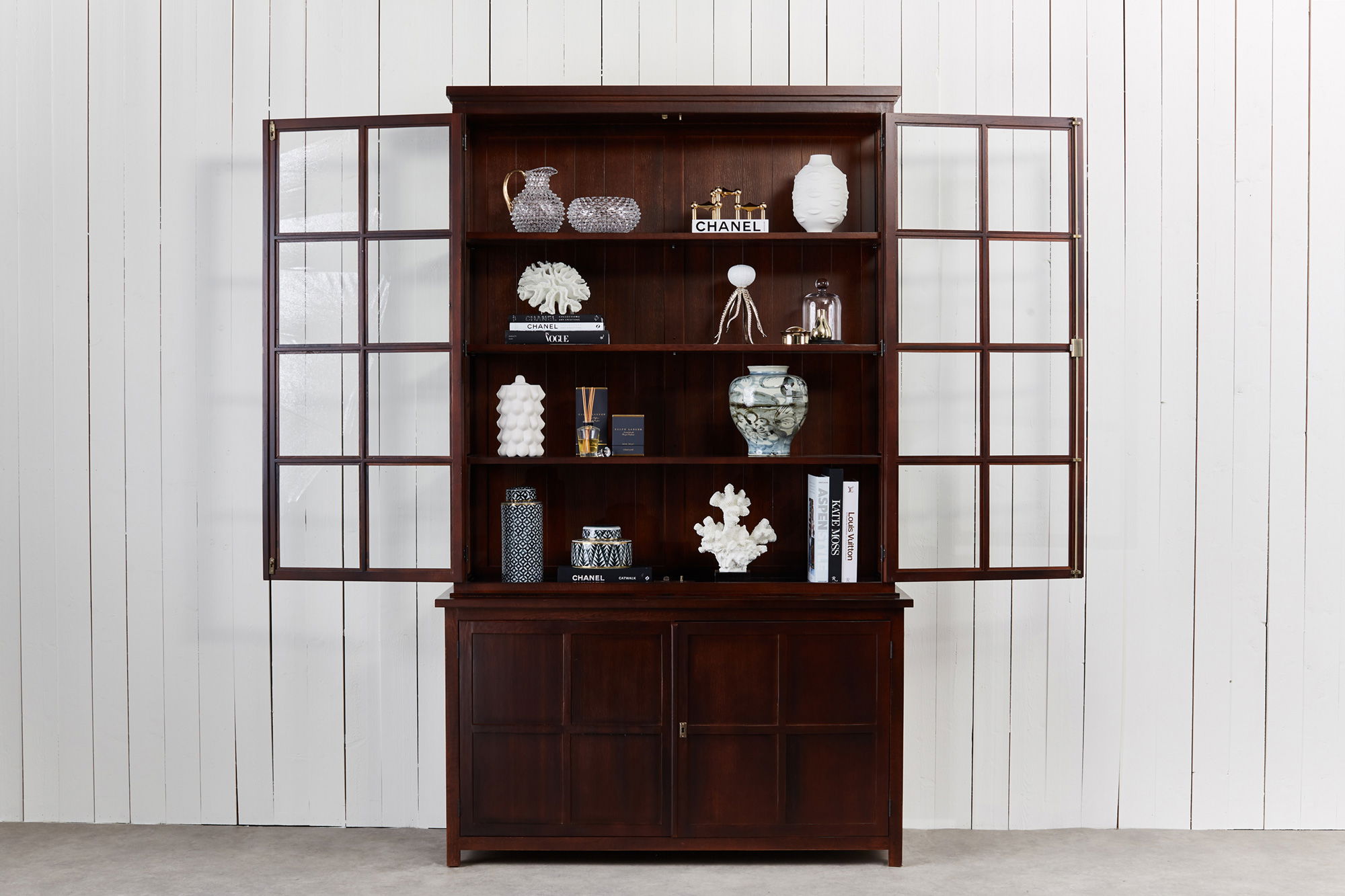 Rhode Island vitrinskåp noble newport brown