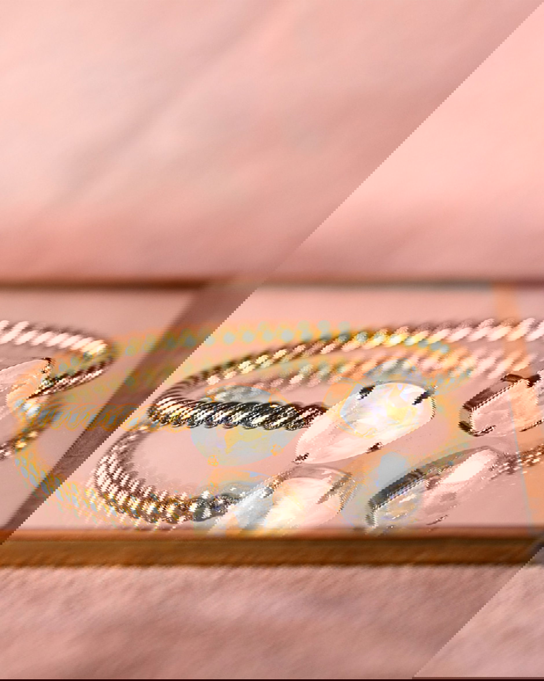 Mini Drop armband white opal guld