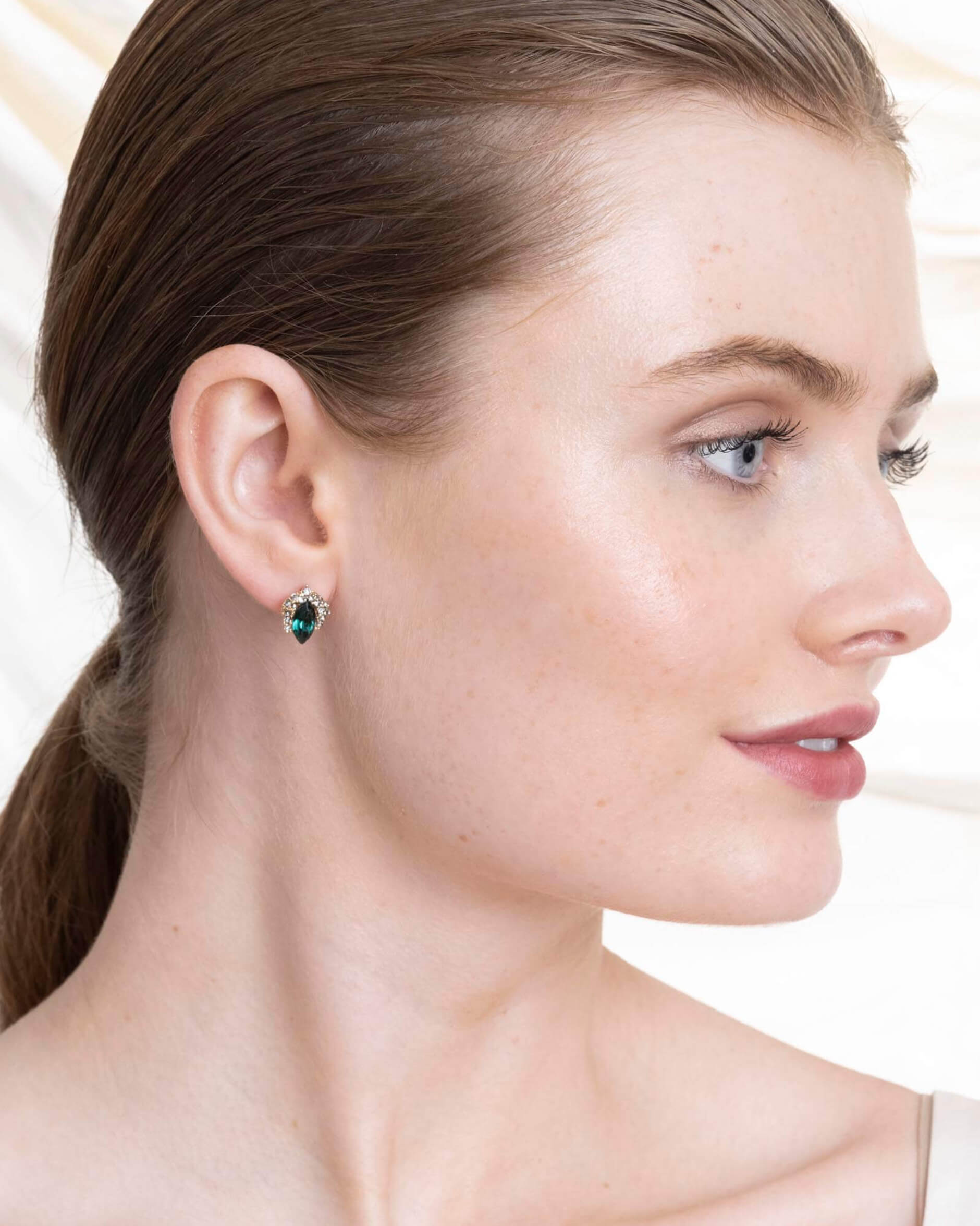 Petite Camille örhängen emerald/black diamond