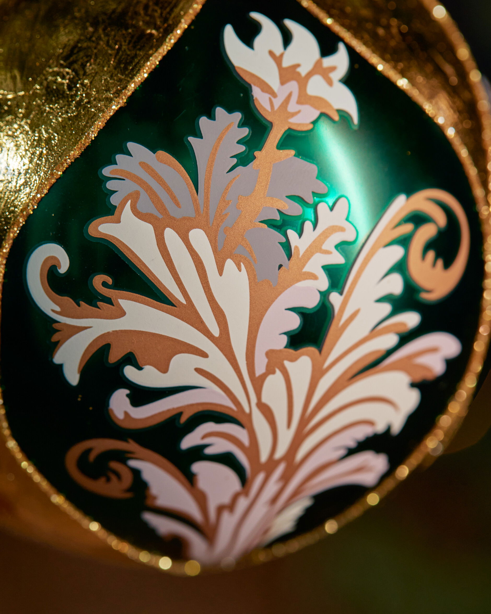 Noble Crown kerstbal groen/goud 10 cm