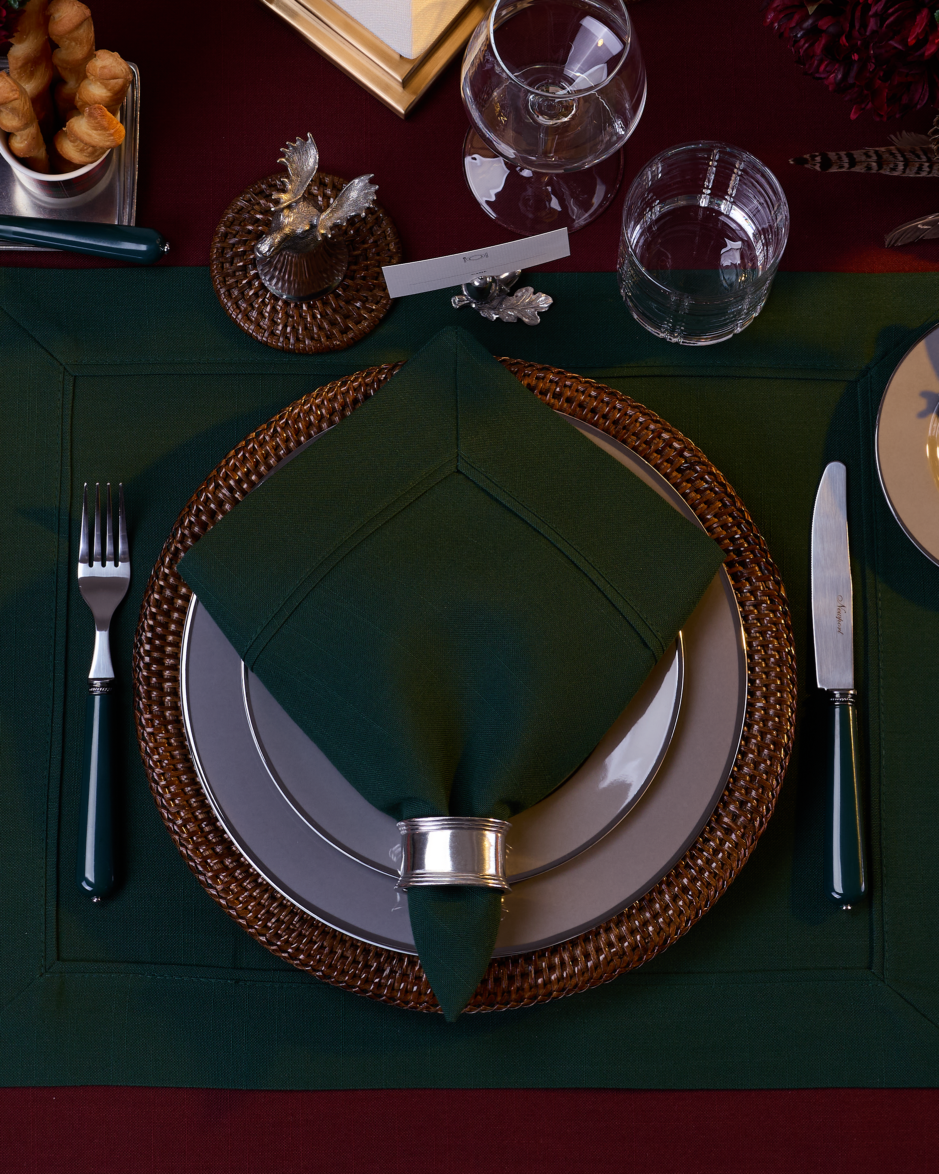 Castleford napkin in dark green