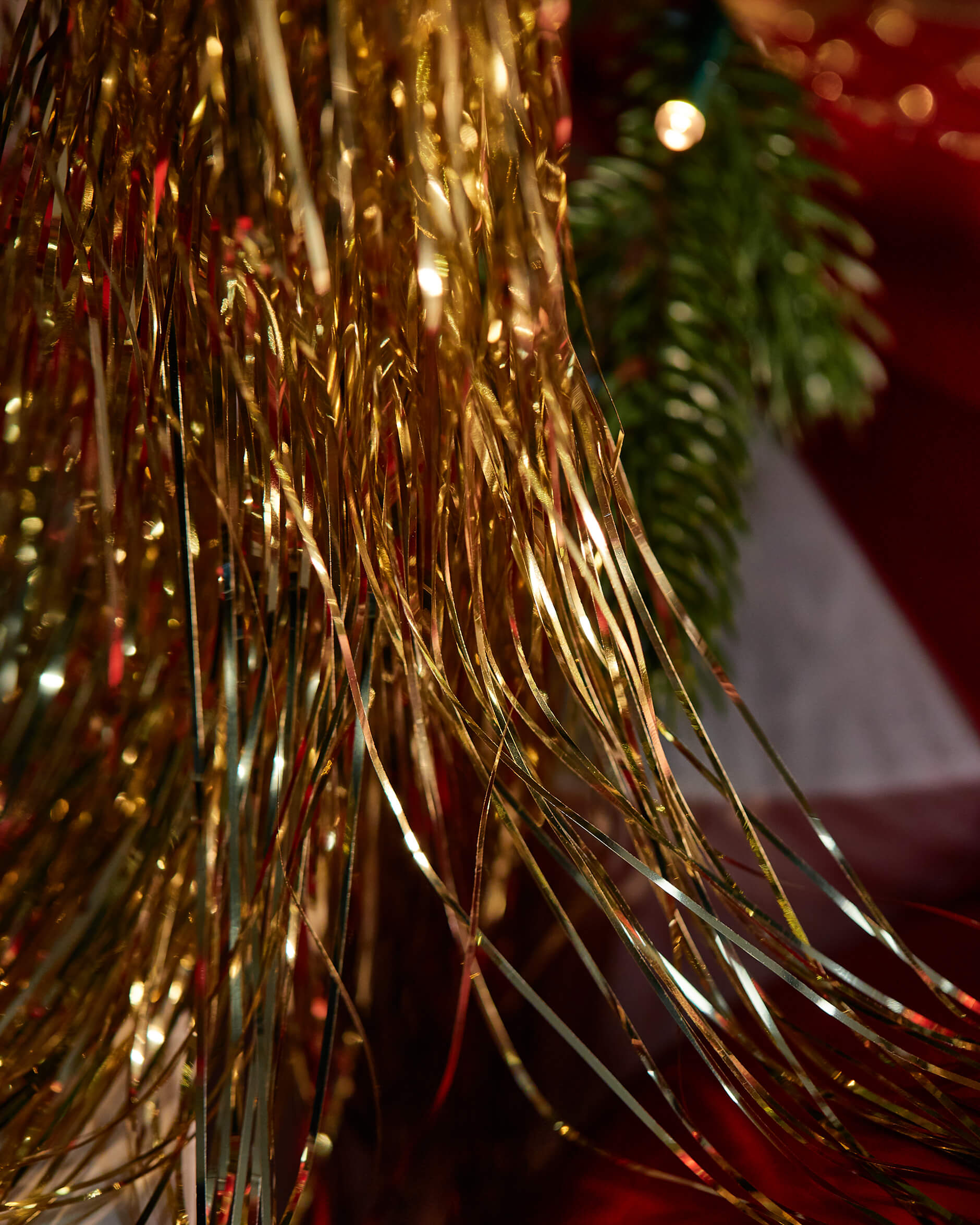 Lametta joulukoristeita kultaa