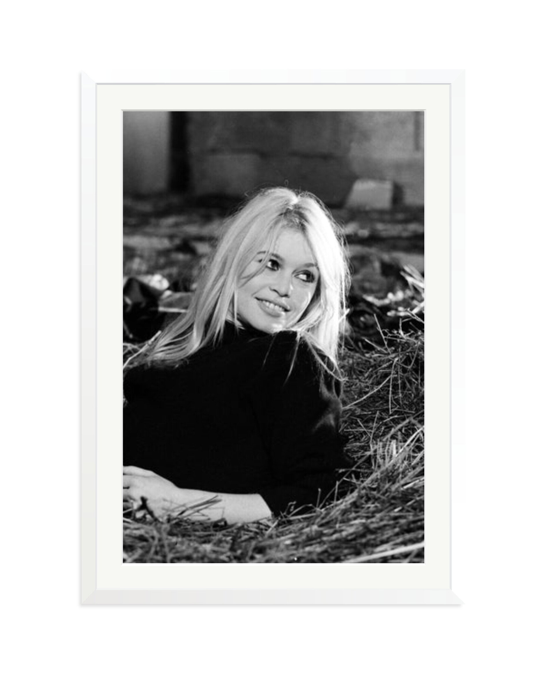 Brigitte on the set of 'A Coeur joie' White / XXL