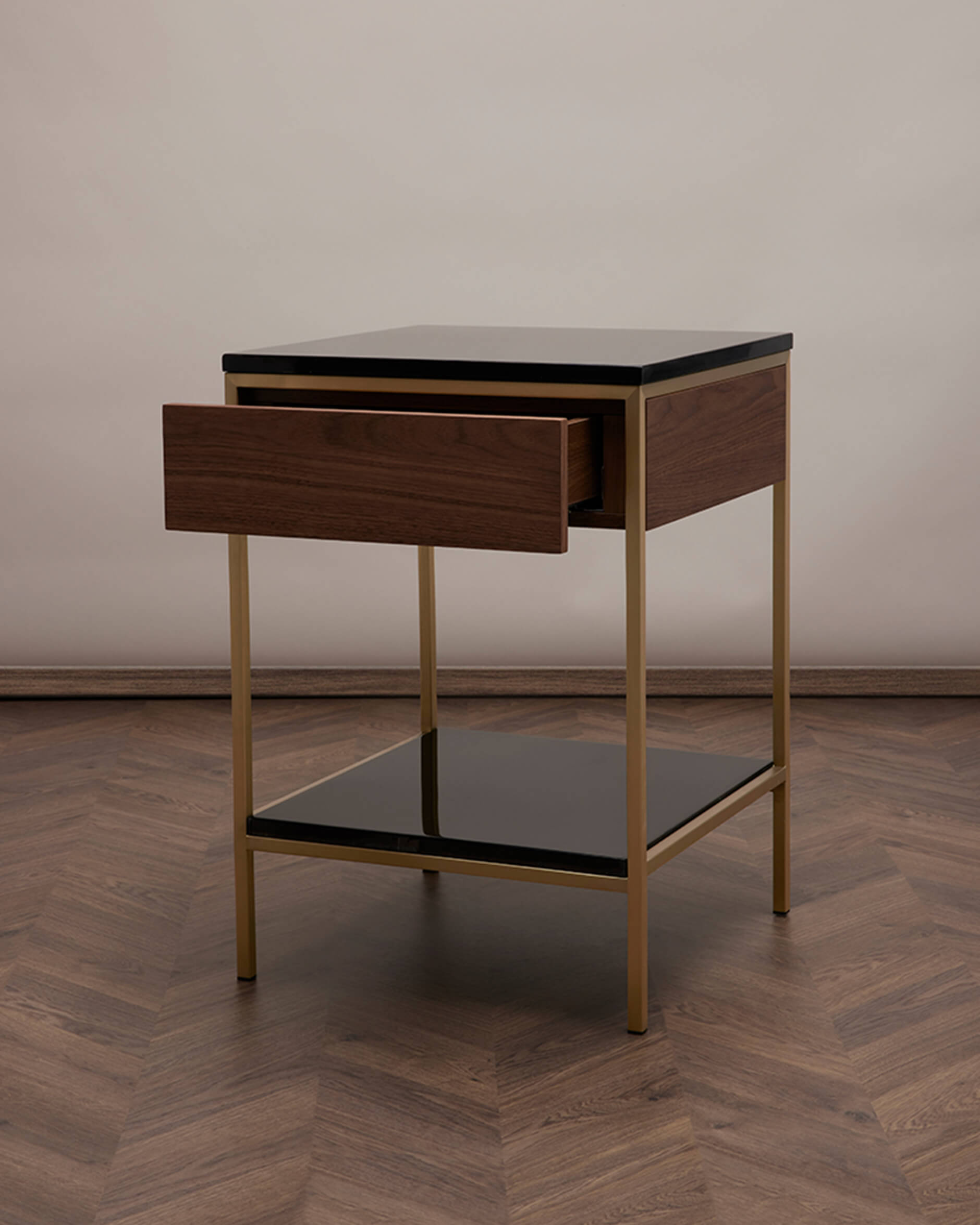 Erin sidobord mässing/valnöt