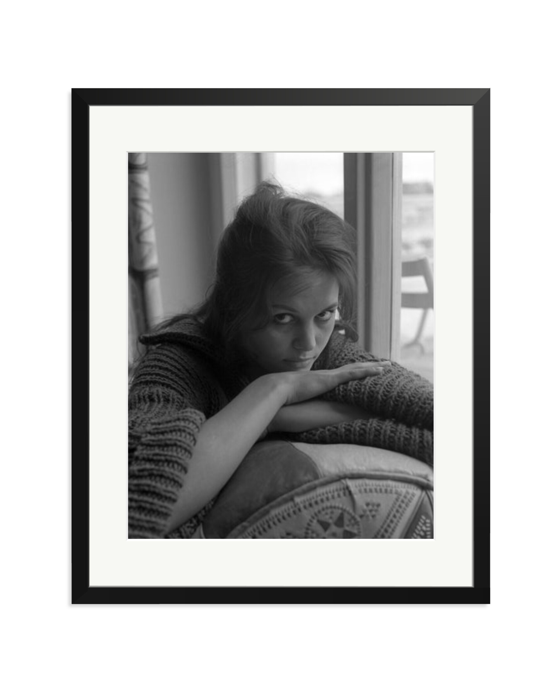 Claudia Cardinale Staring Black / XL