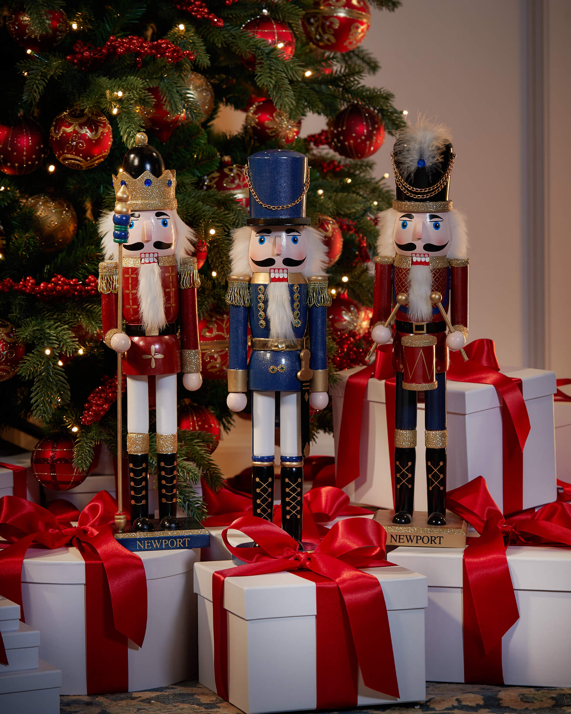 Douglas-pähkinänsärkijä, punainen/valkoinen 50cm