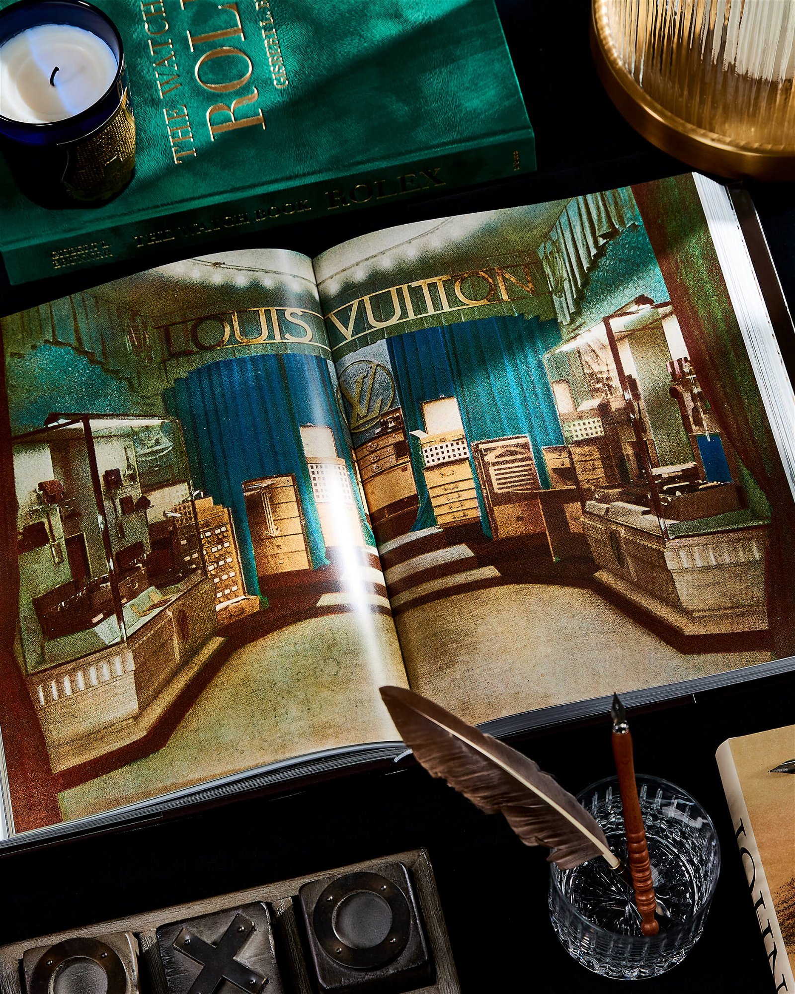 AROWONEN - Louis Vuitton book - The Birth of Modern Luxury
