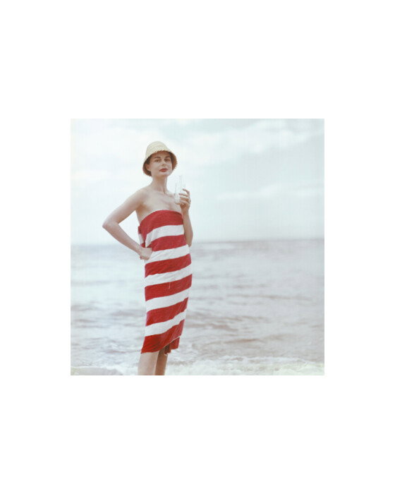 Pussyfooting | Gallery - Slim Aarons | Möbelexperten