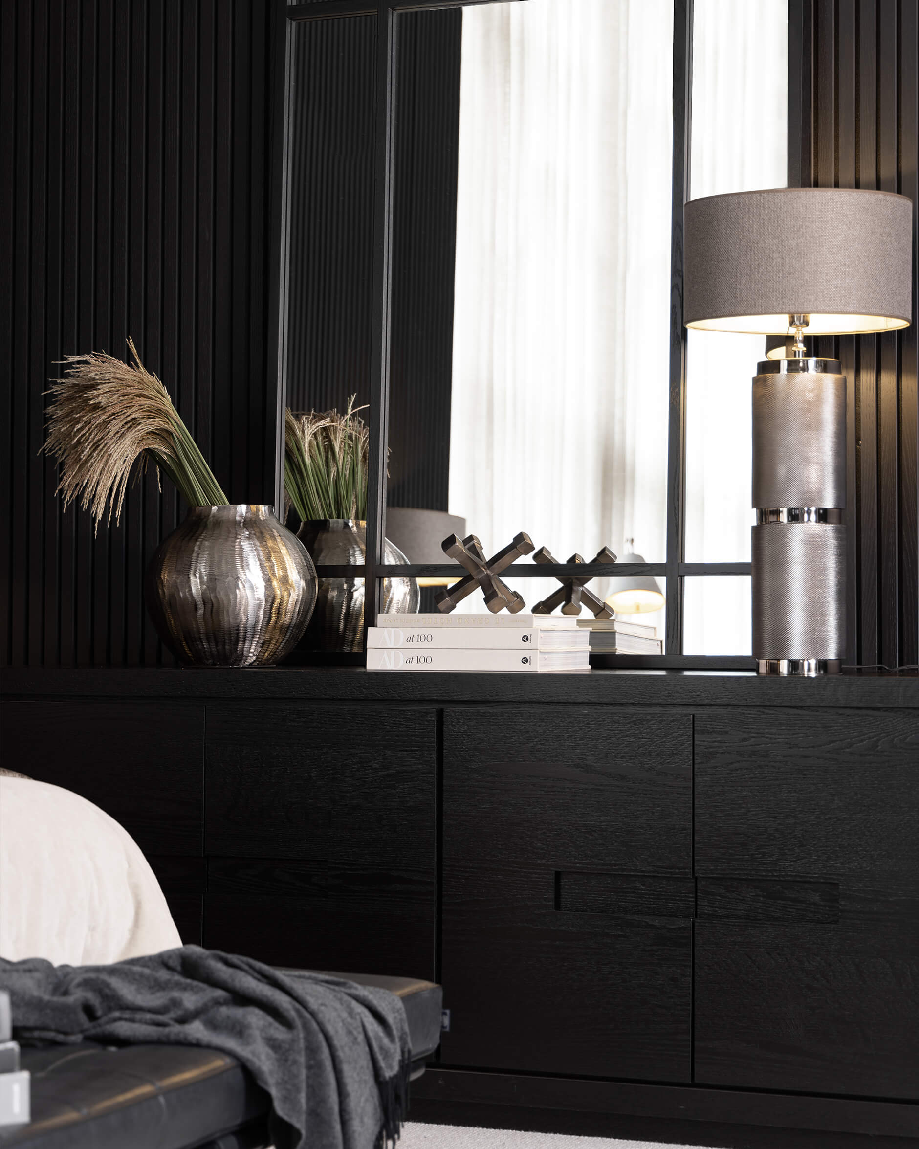 Benito cross dekoration grafit