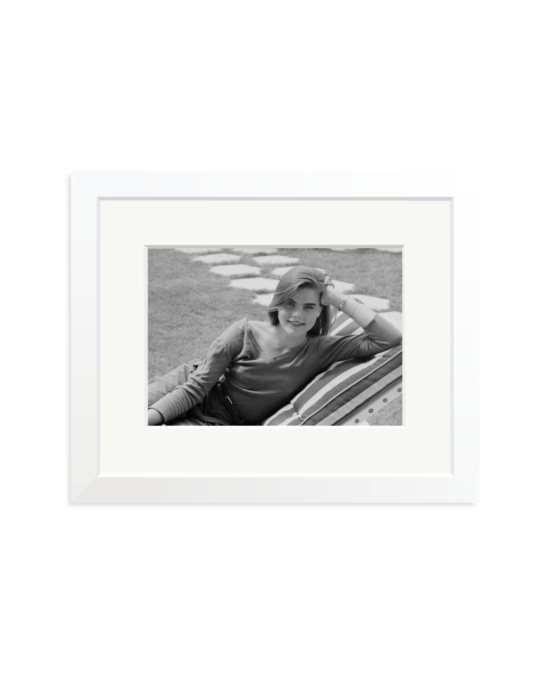 Mariel Hemingway White / Small