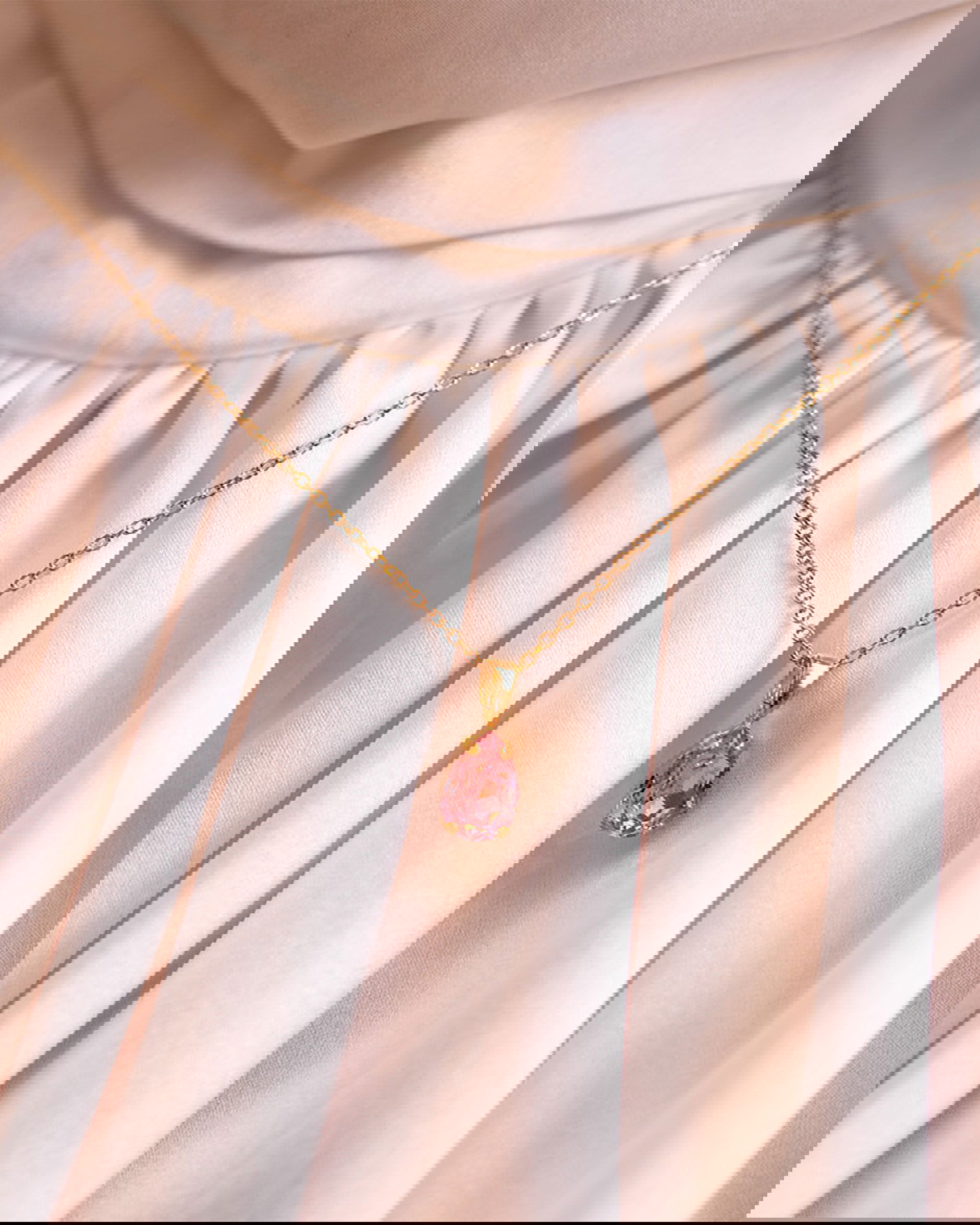 Petite Drop kaulakoru light rose