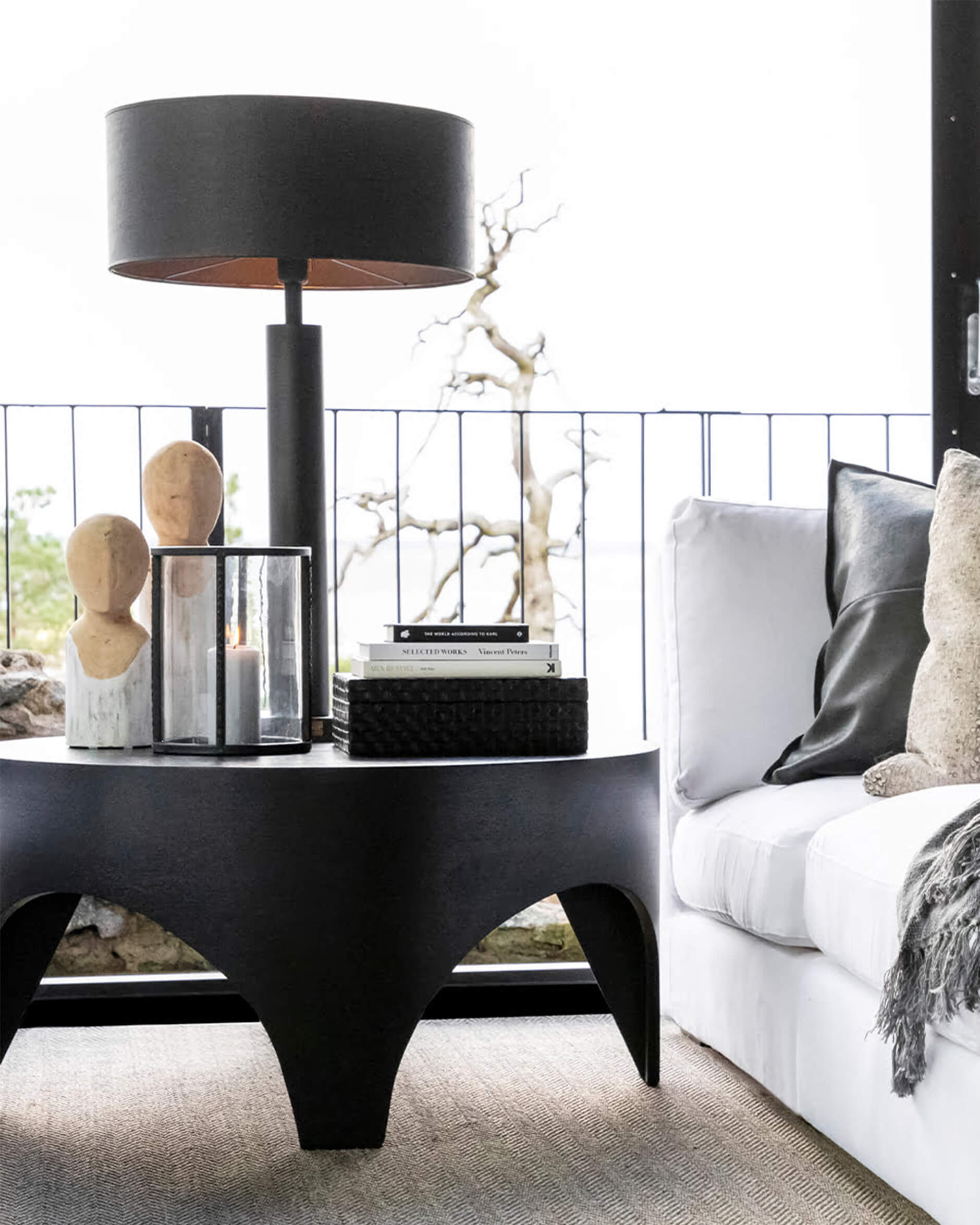 Milan Lampfoot Black