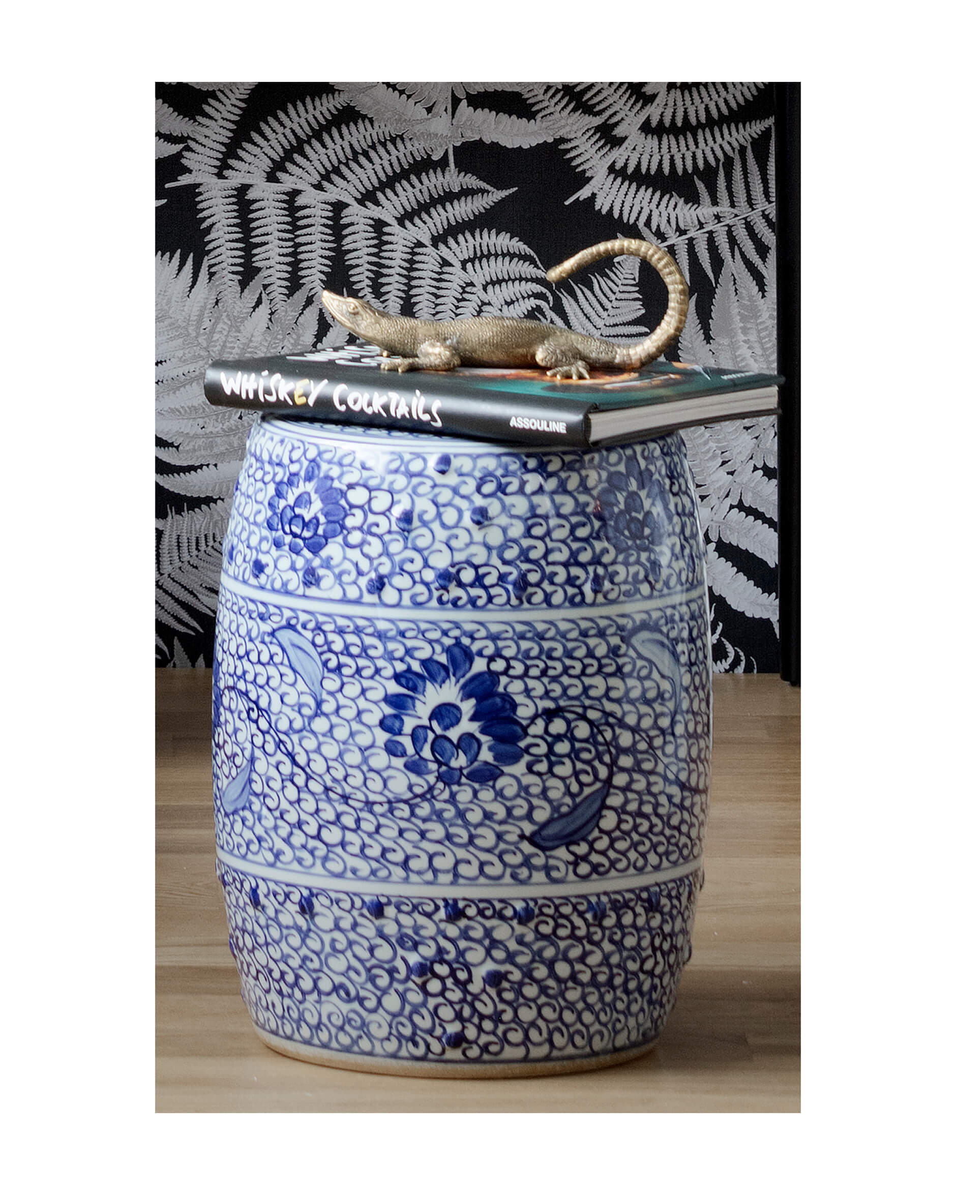 Pamir porcelain stool