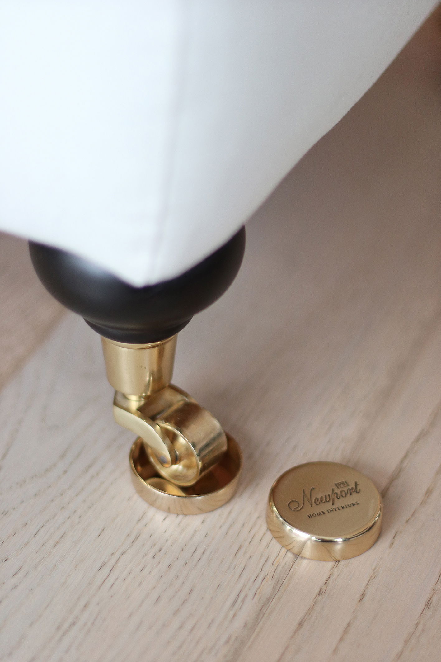 Newport golvskydd mässing