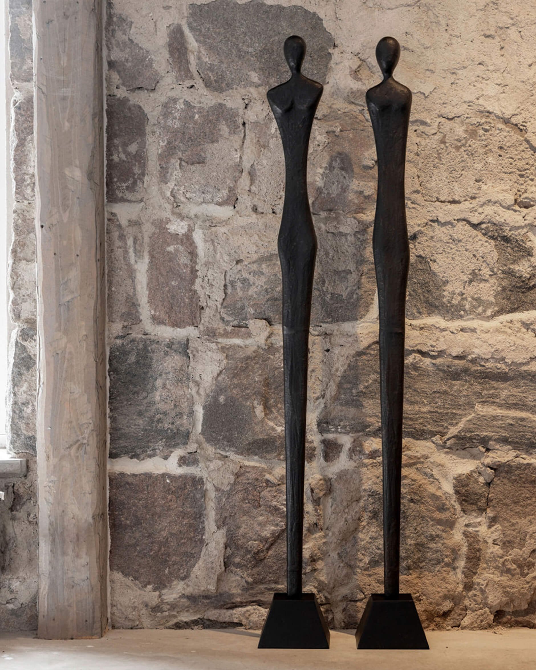 Donna veistos musta OUTLET