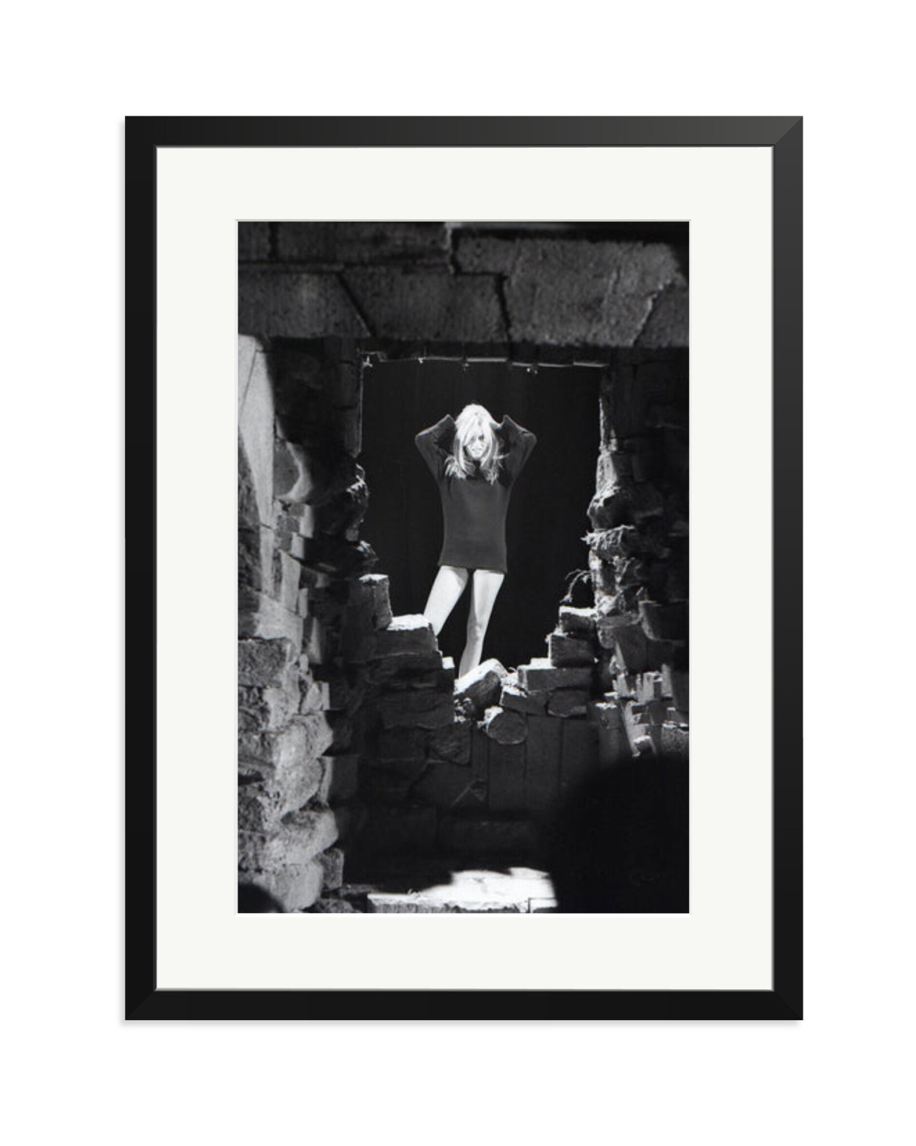 Bardot on the set of 'Skalako' Black / XL