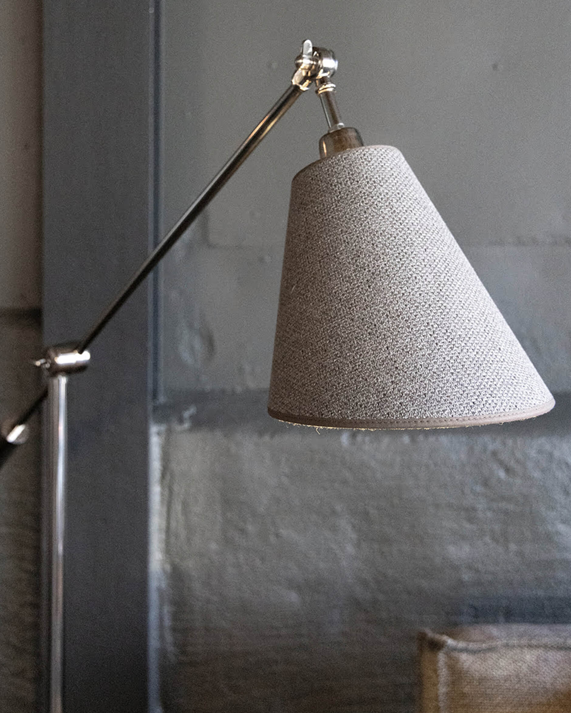 Armando golvlampa svart nickel