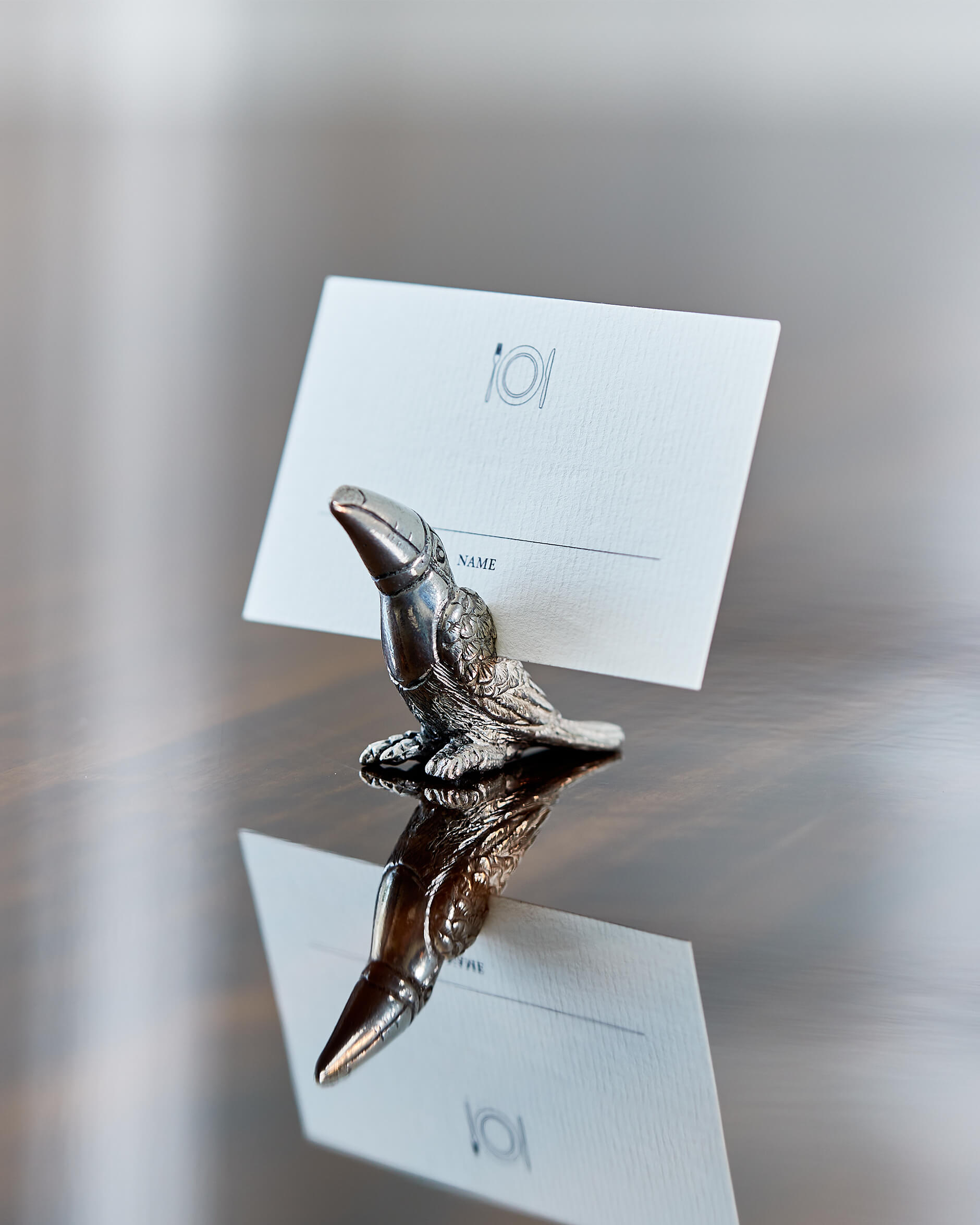 Tukan placeringskortshållare tenn