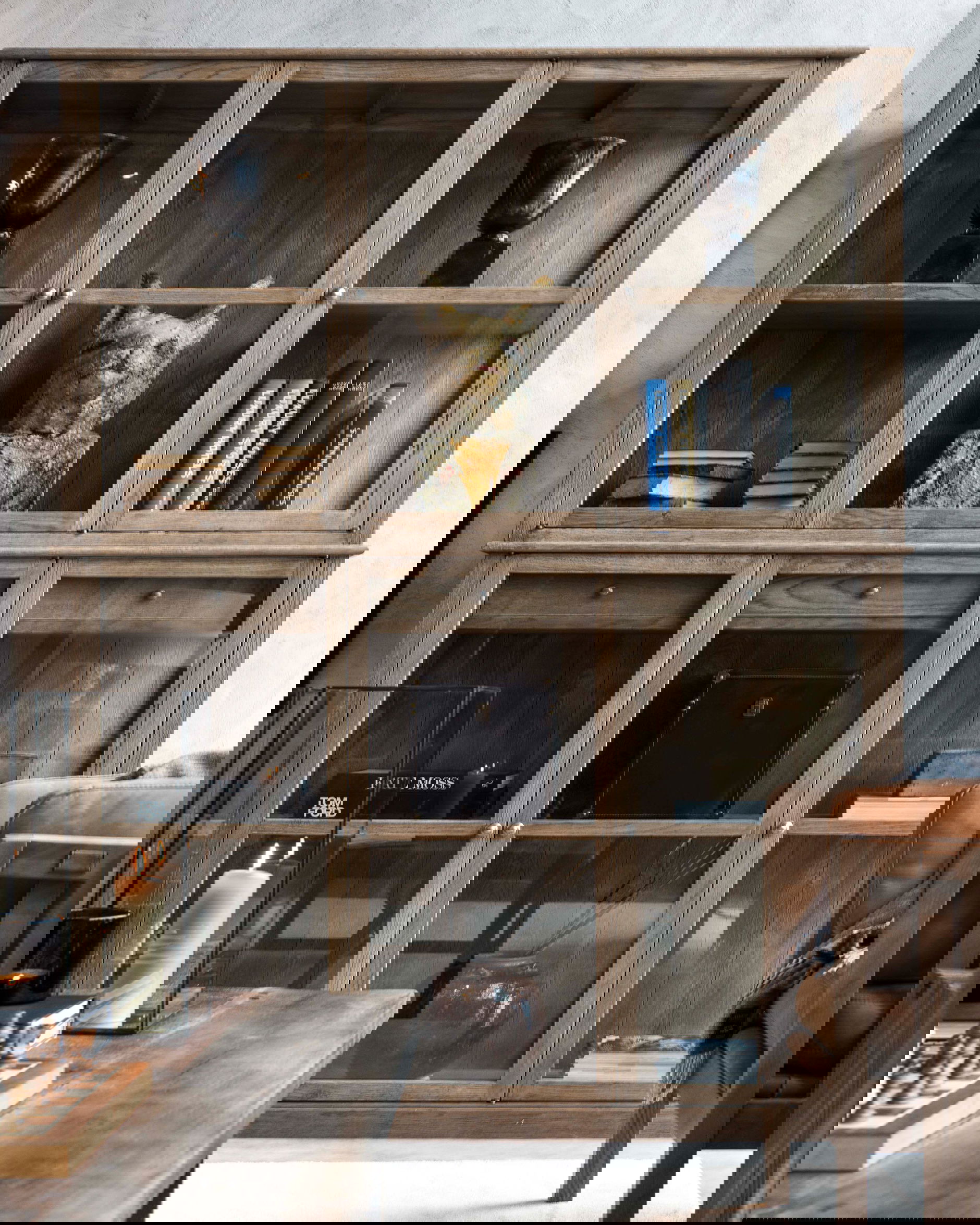 Denver vitrinskåp brun