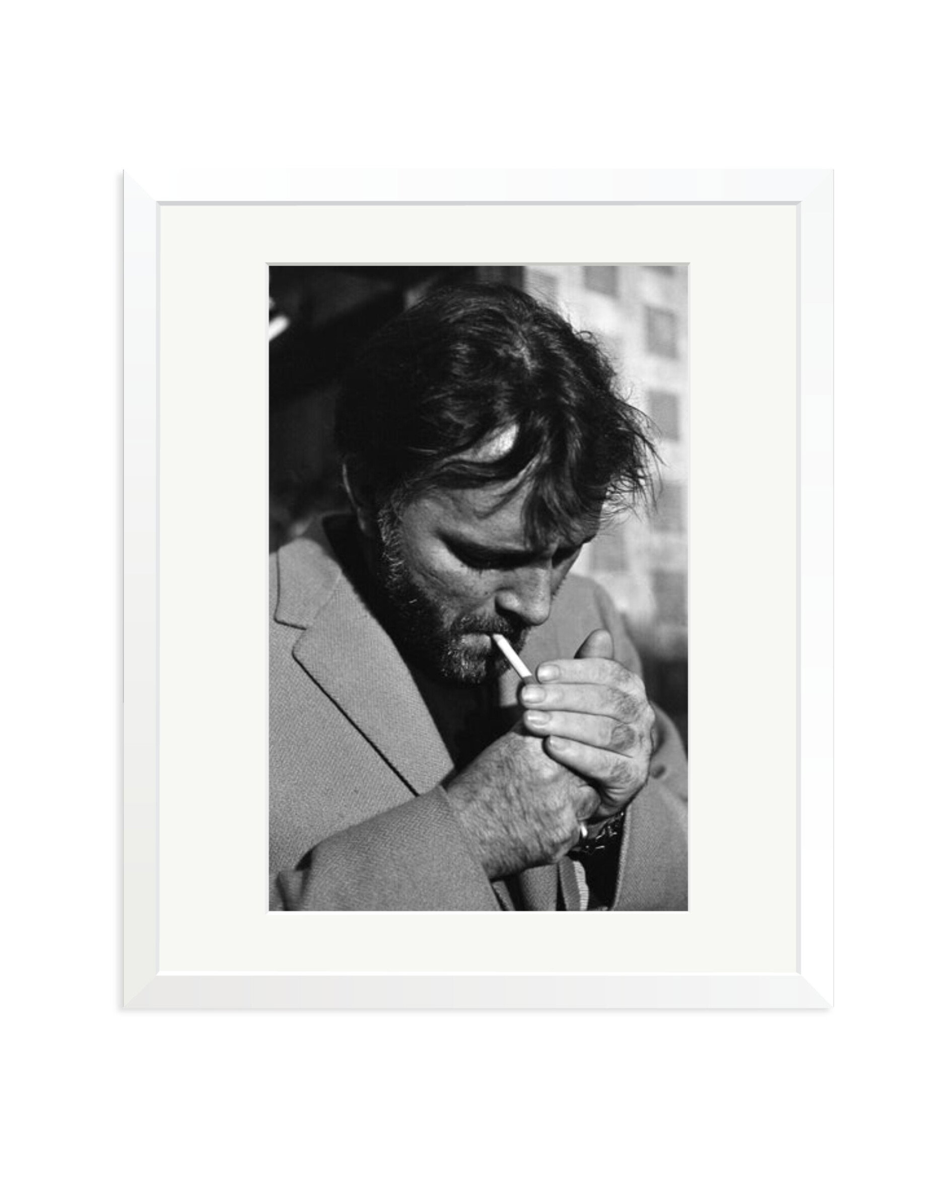 Burton lighting a cigarette White / Large