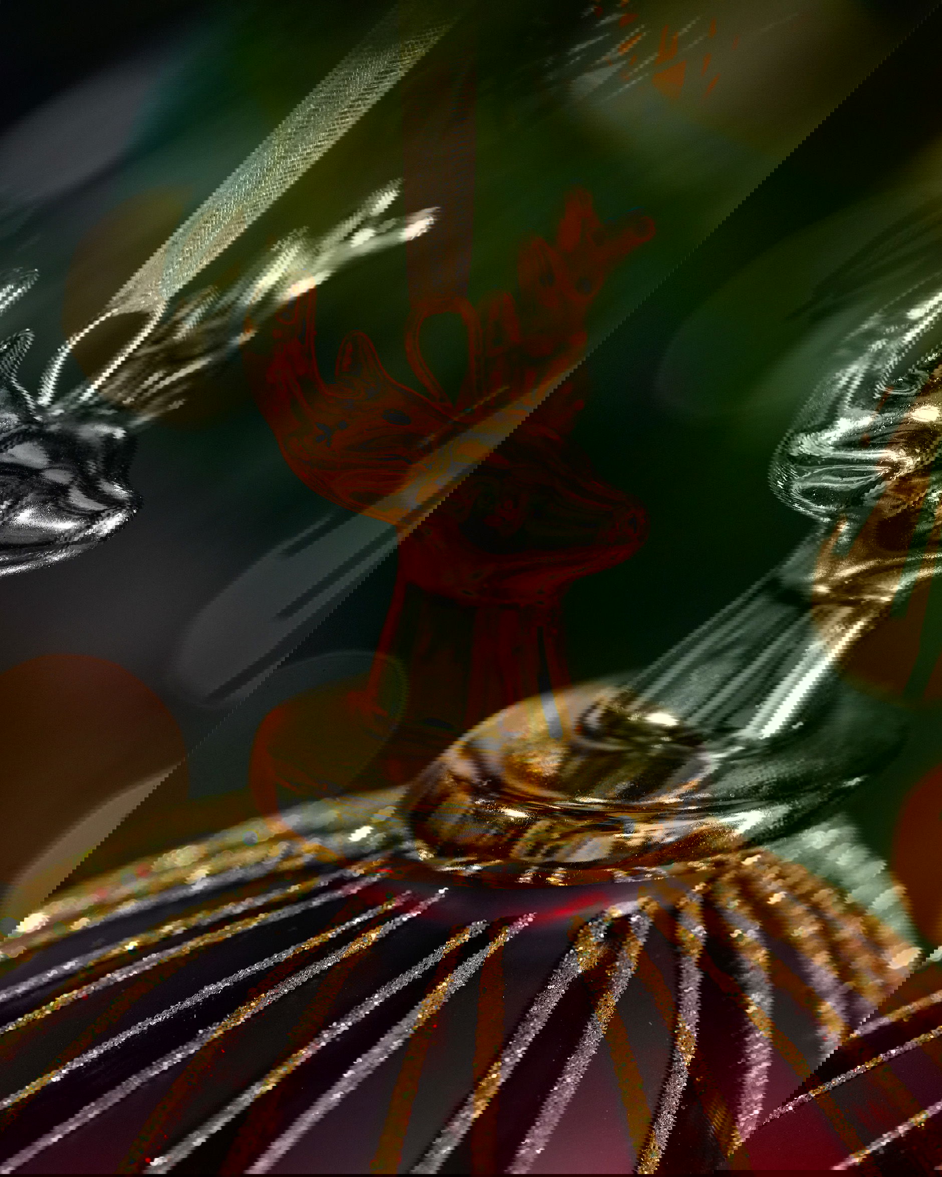 Kingly Stag Bauble Red 10cm