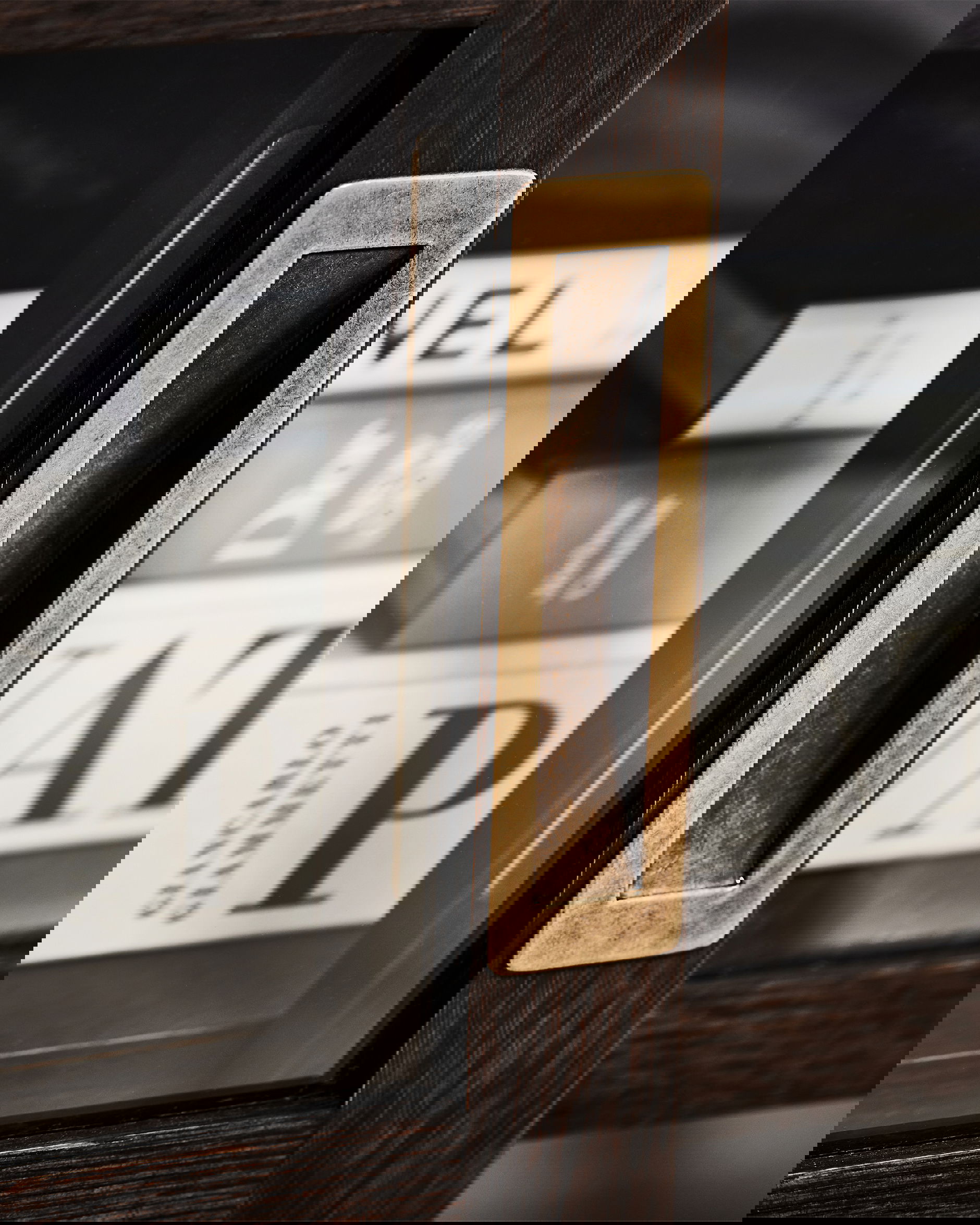 Seethrough skåp mountain wenge