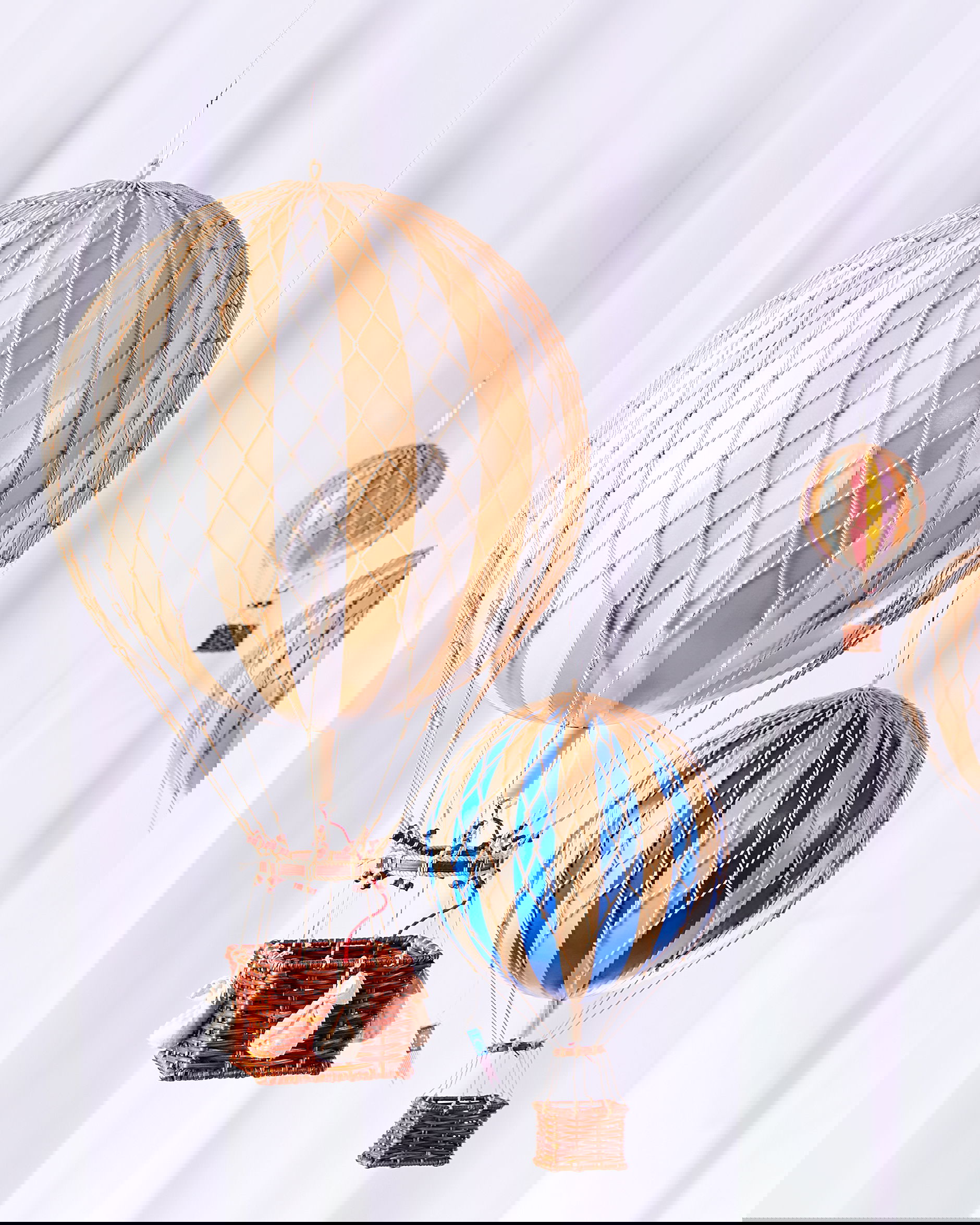 Royal Aero, White/Ivory