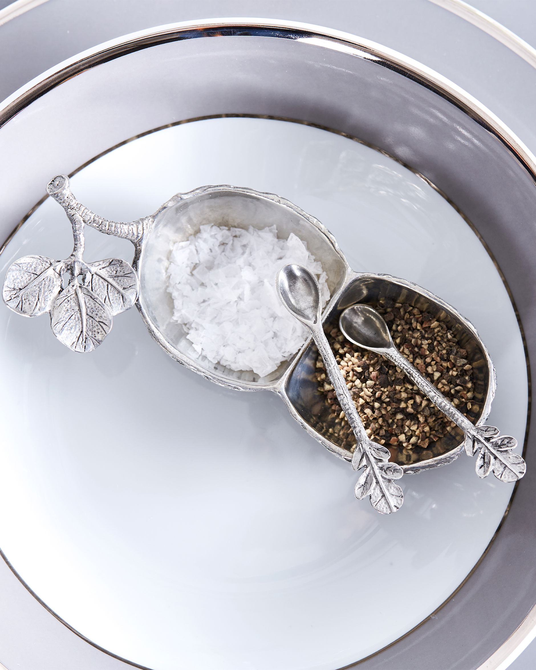 Nöt salt- och pepparskålar tenn