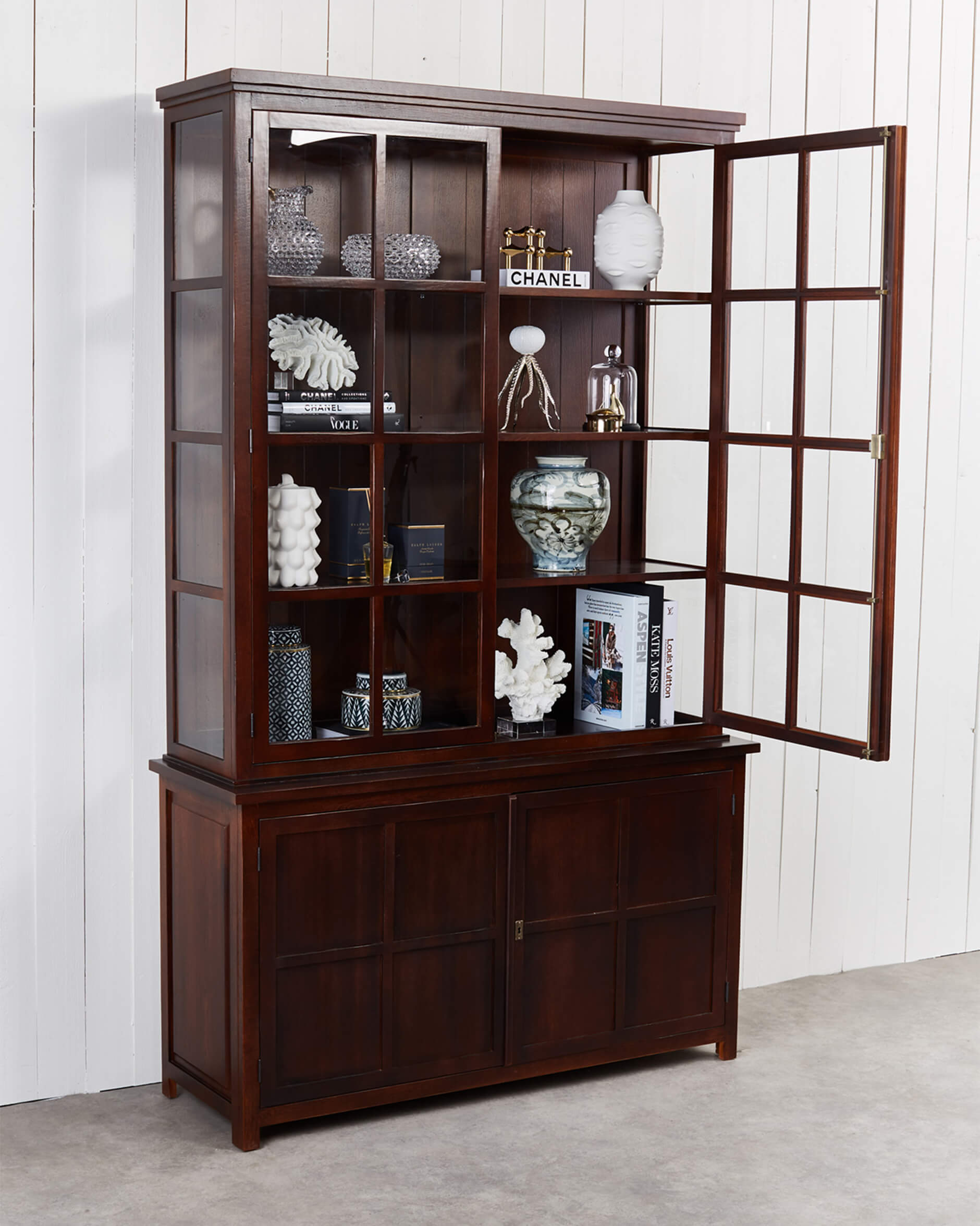 Rhode Island vitrinskåp noble newport brown