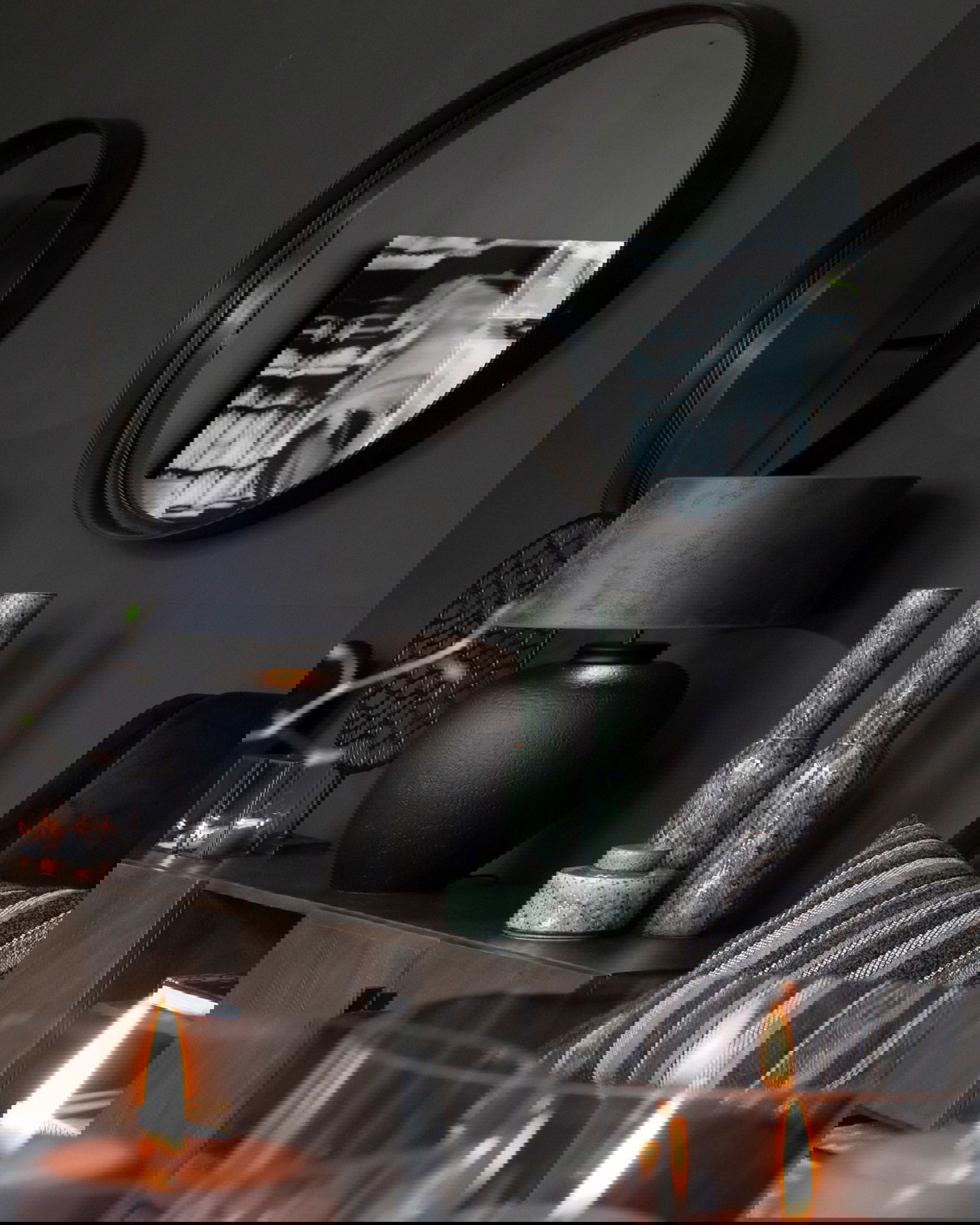 Dino spegel svart rund