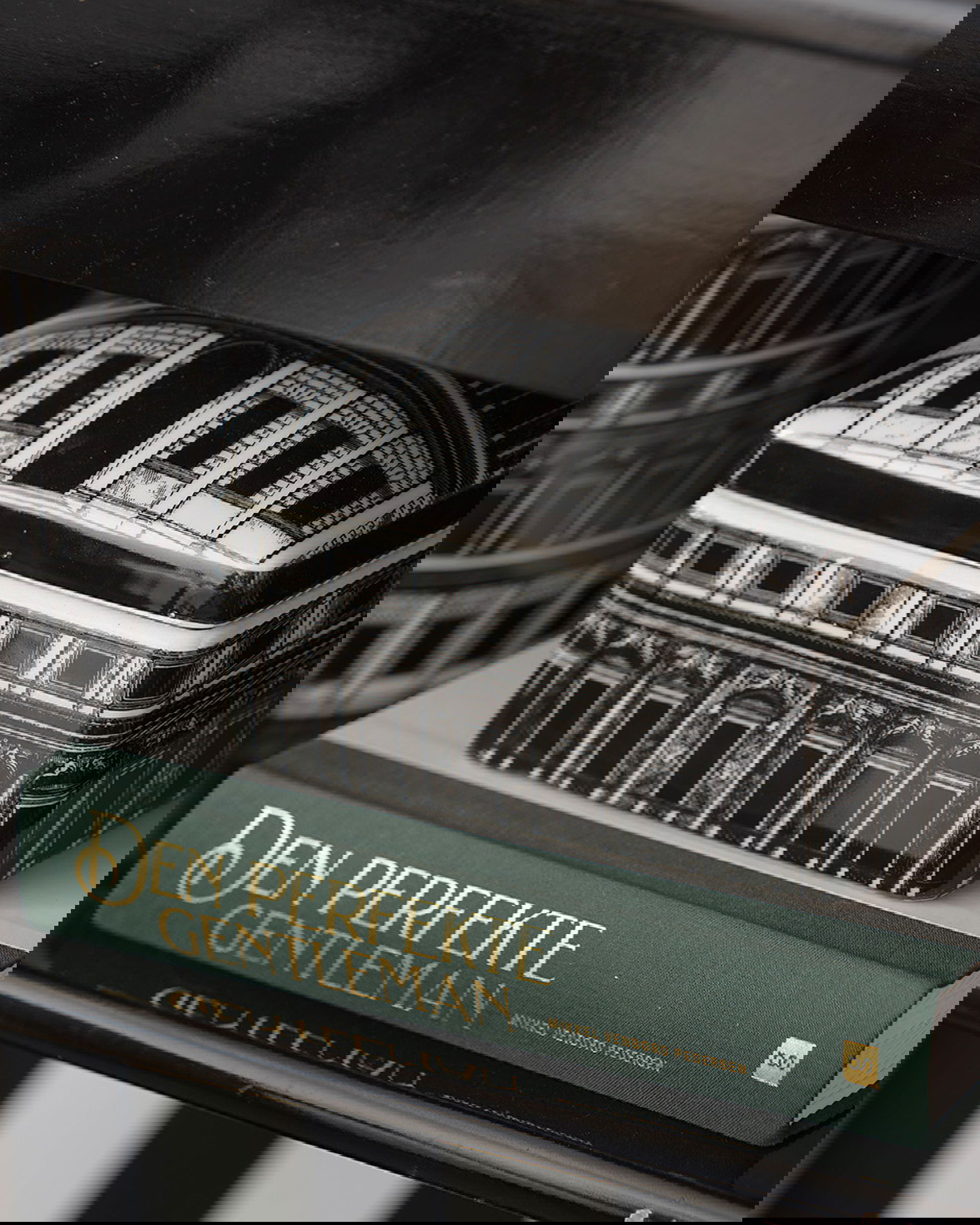 Palazzo Barbarano ask svart