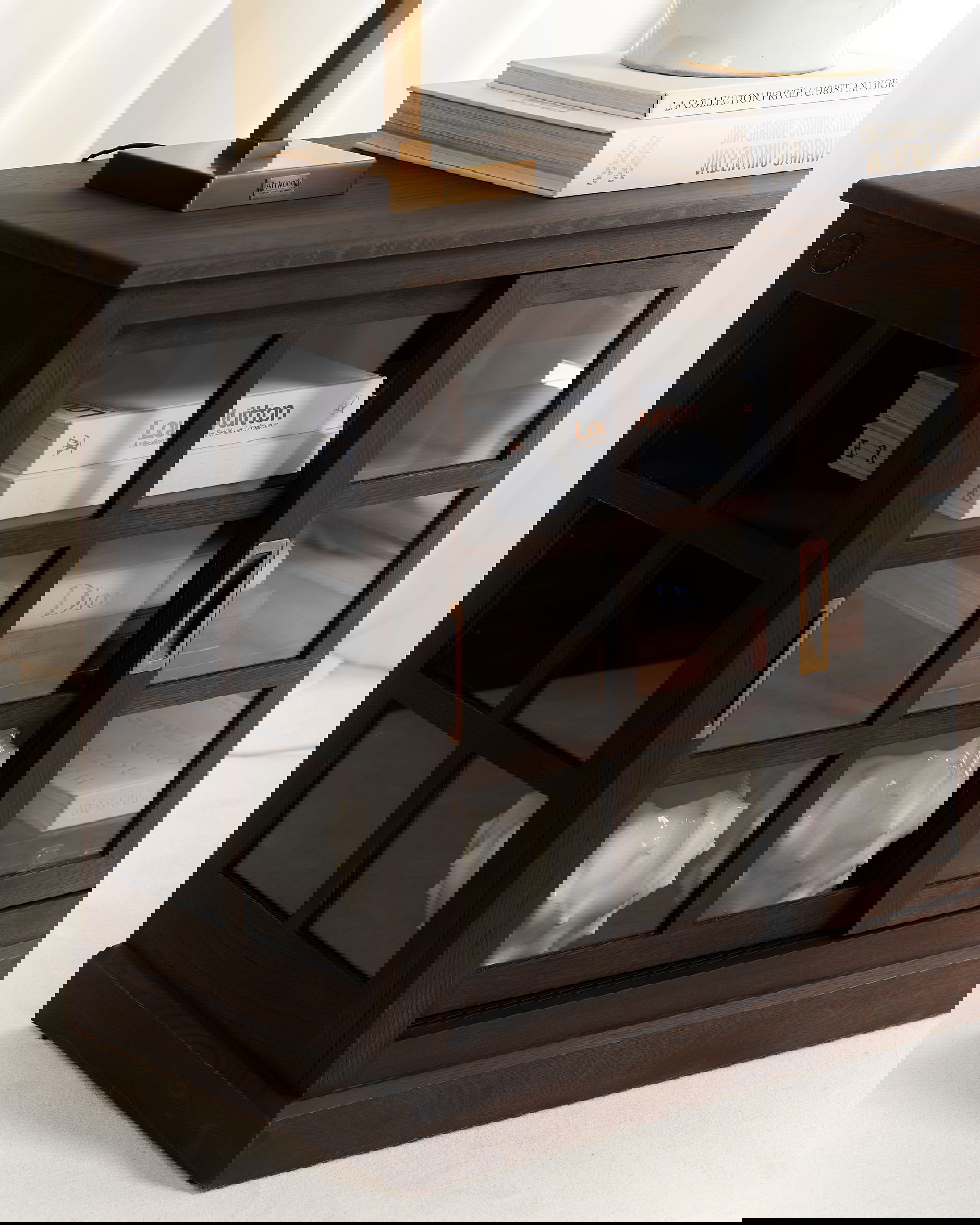 Seethrough skåp mountain wenge