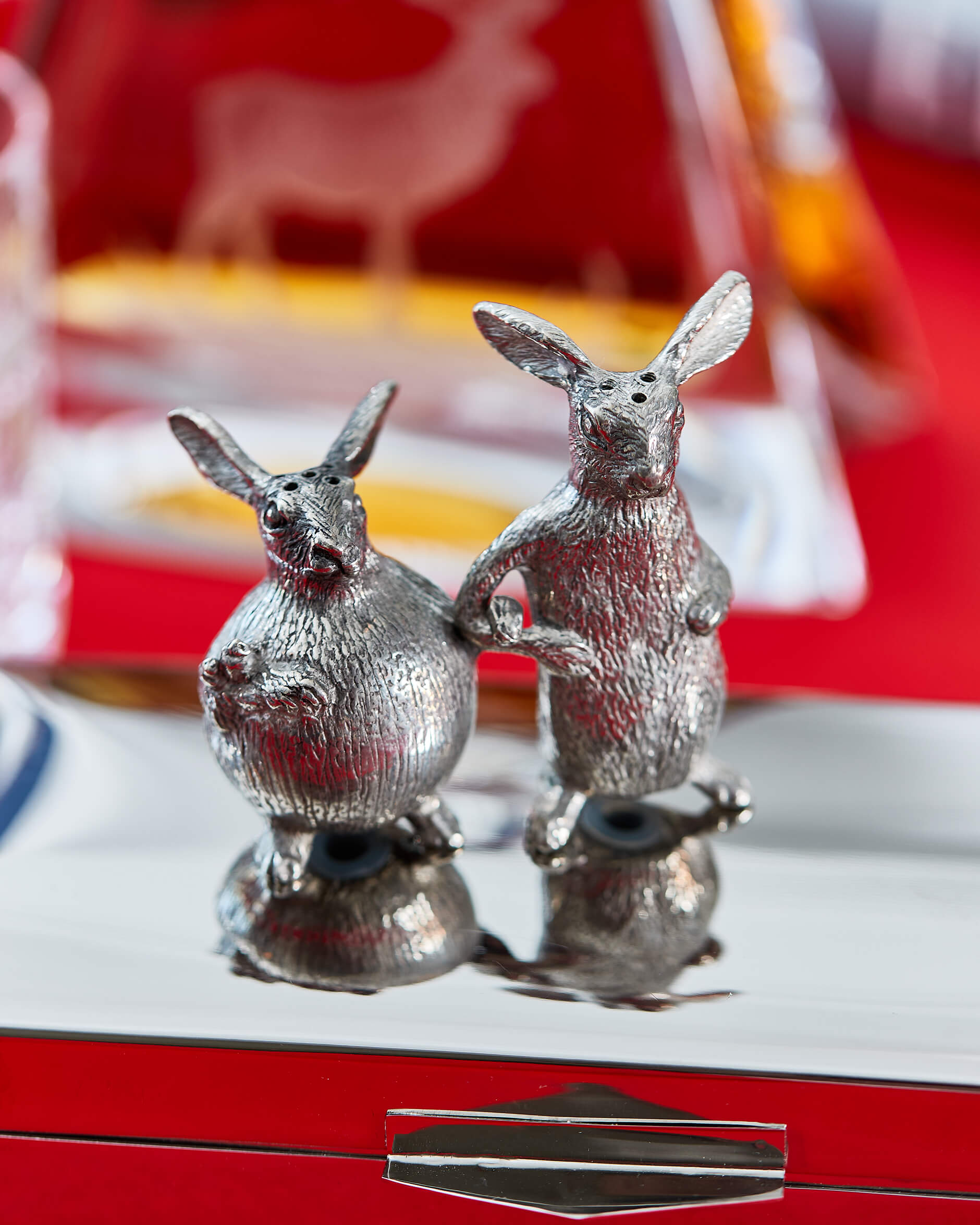 Kaniner salt- och pepparkar tenn