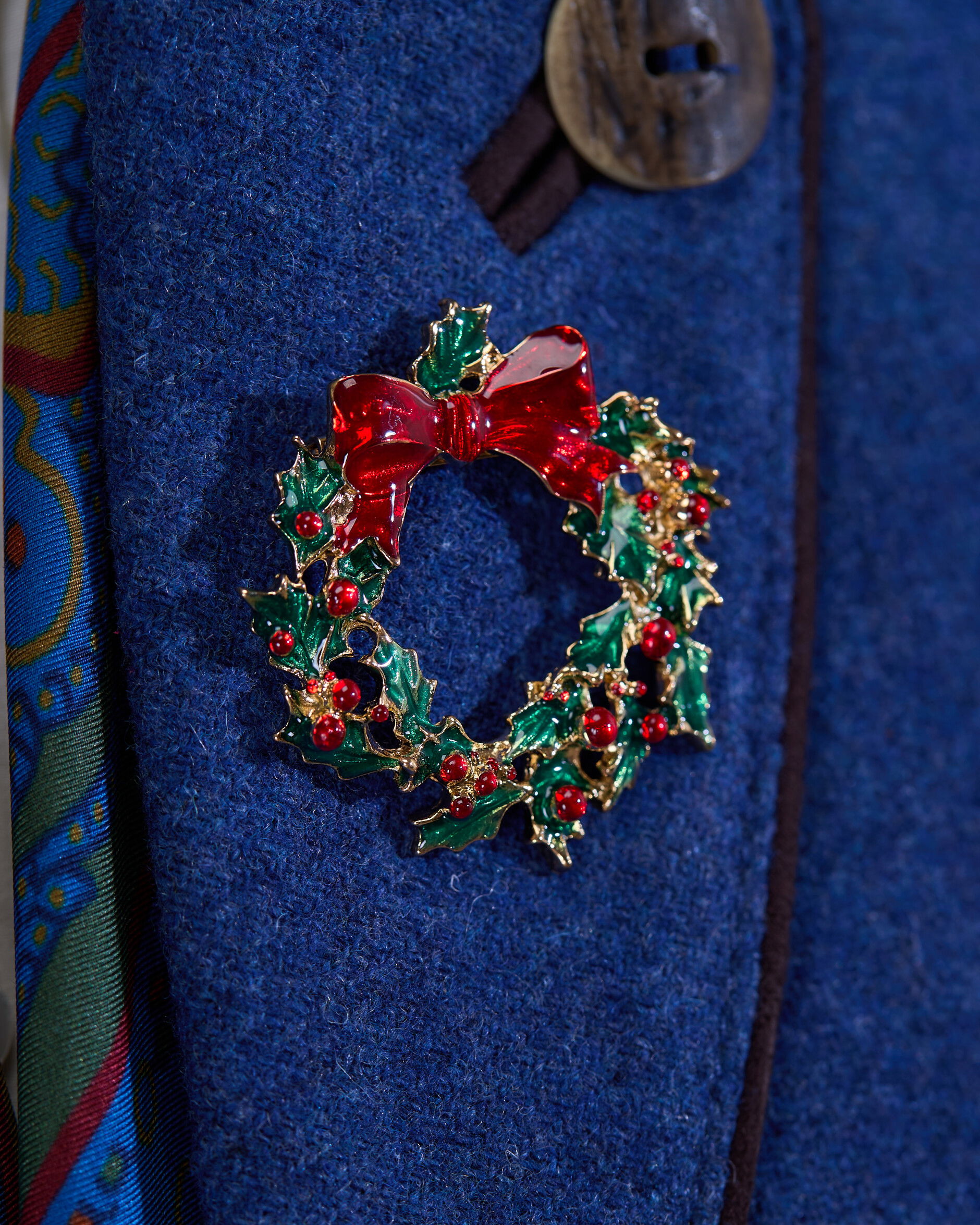 Rosette Christmas Wreath Brooch Green