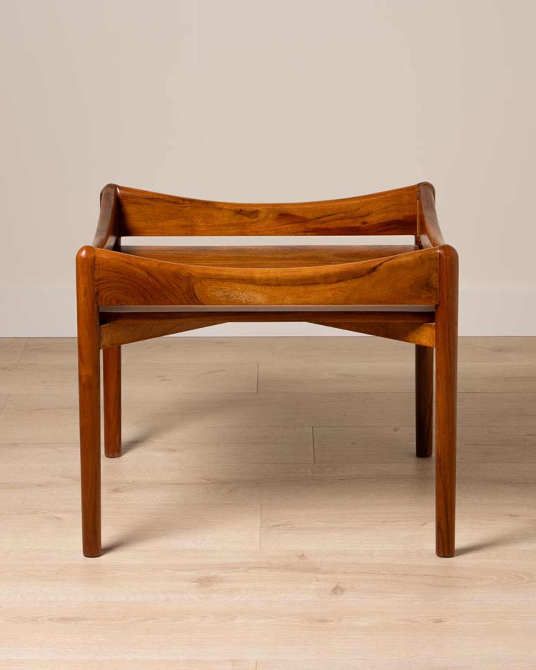 Punta side table
