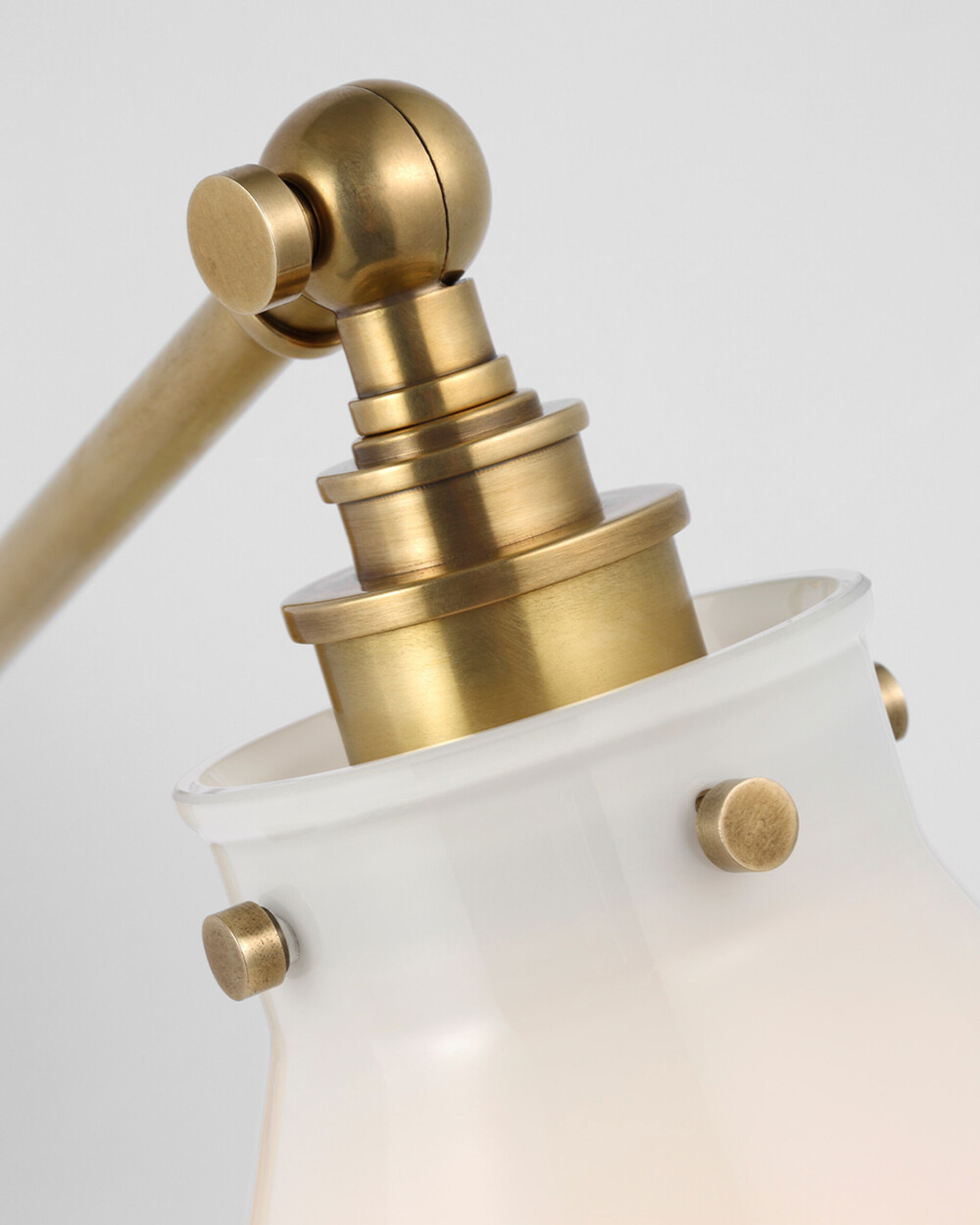 Parkington vägglampa antik mässing/vit