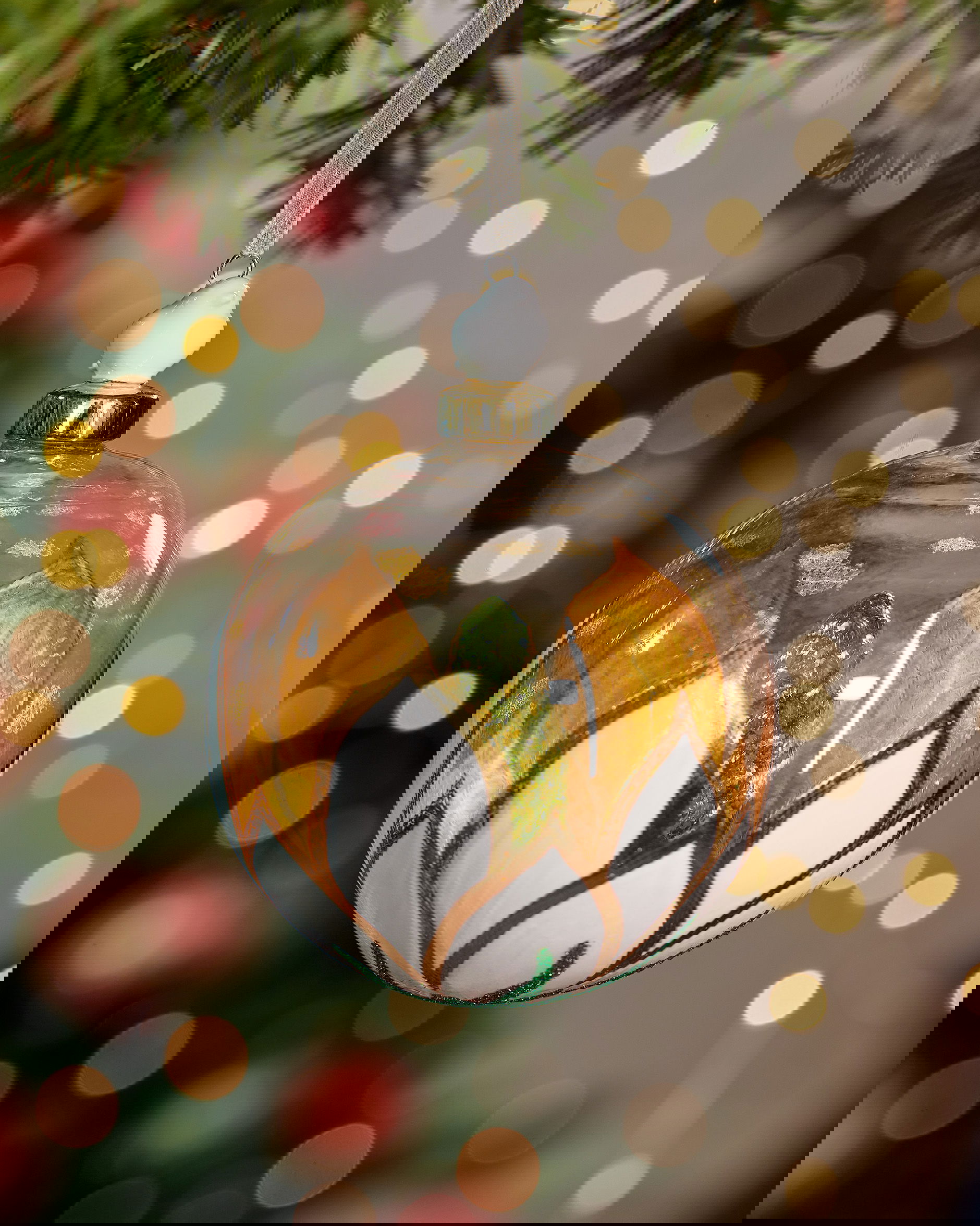 Feathered Friend julekule gull/hvit 10 cm