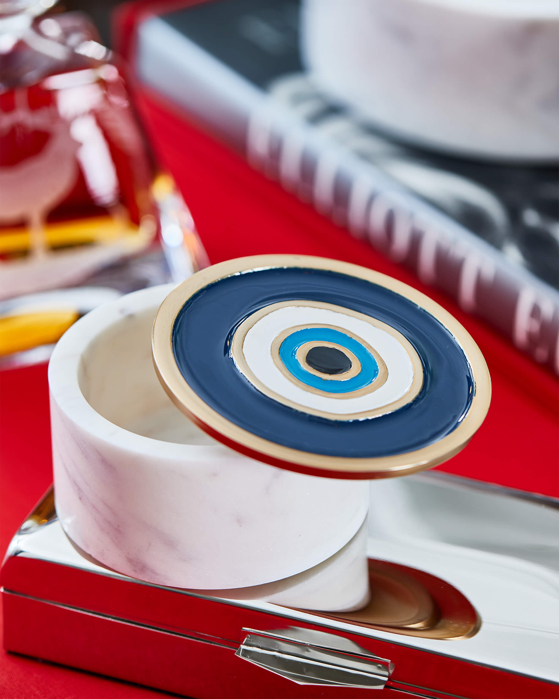 Savigné ask marmor vit