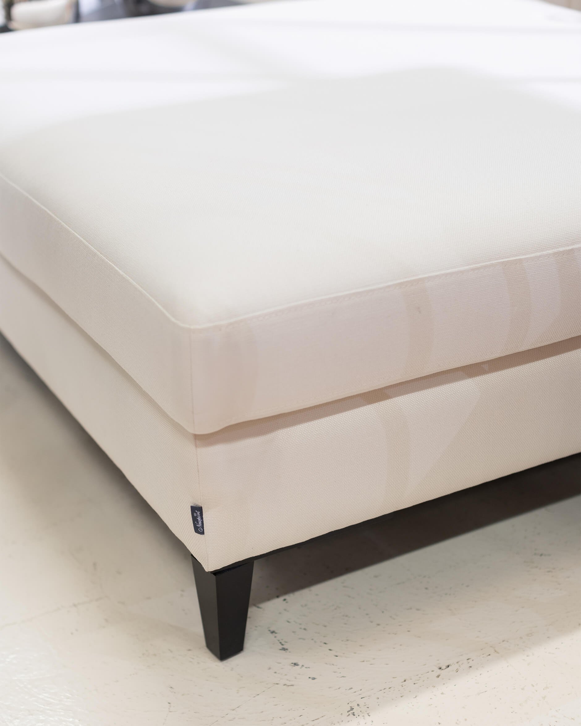 Kinross fotpall off-white OUTLET