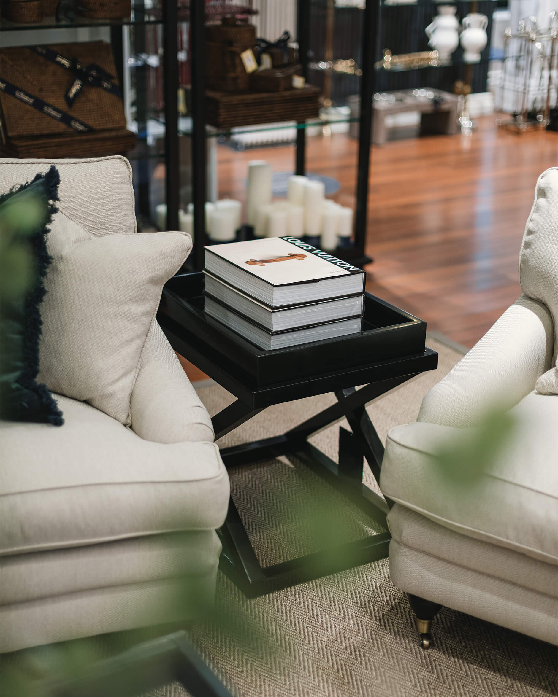 McArthur sidobord svart