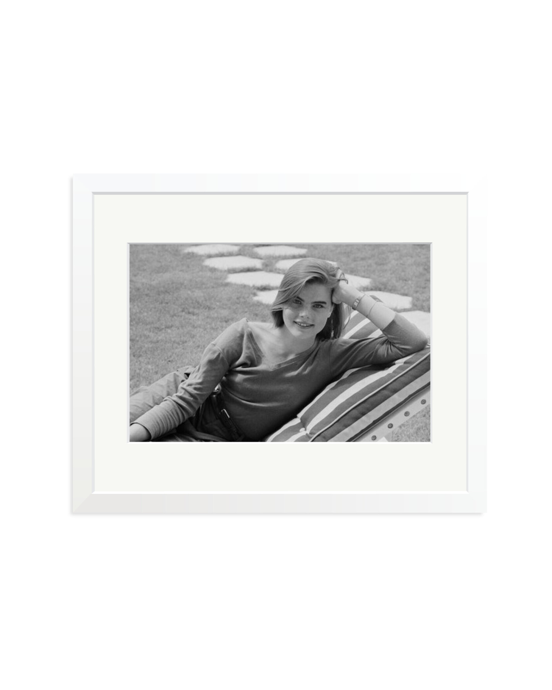 Mariel Hemingway White / Medium